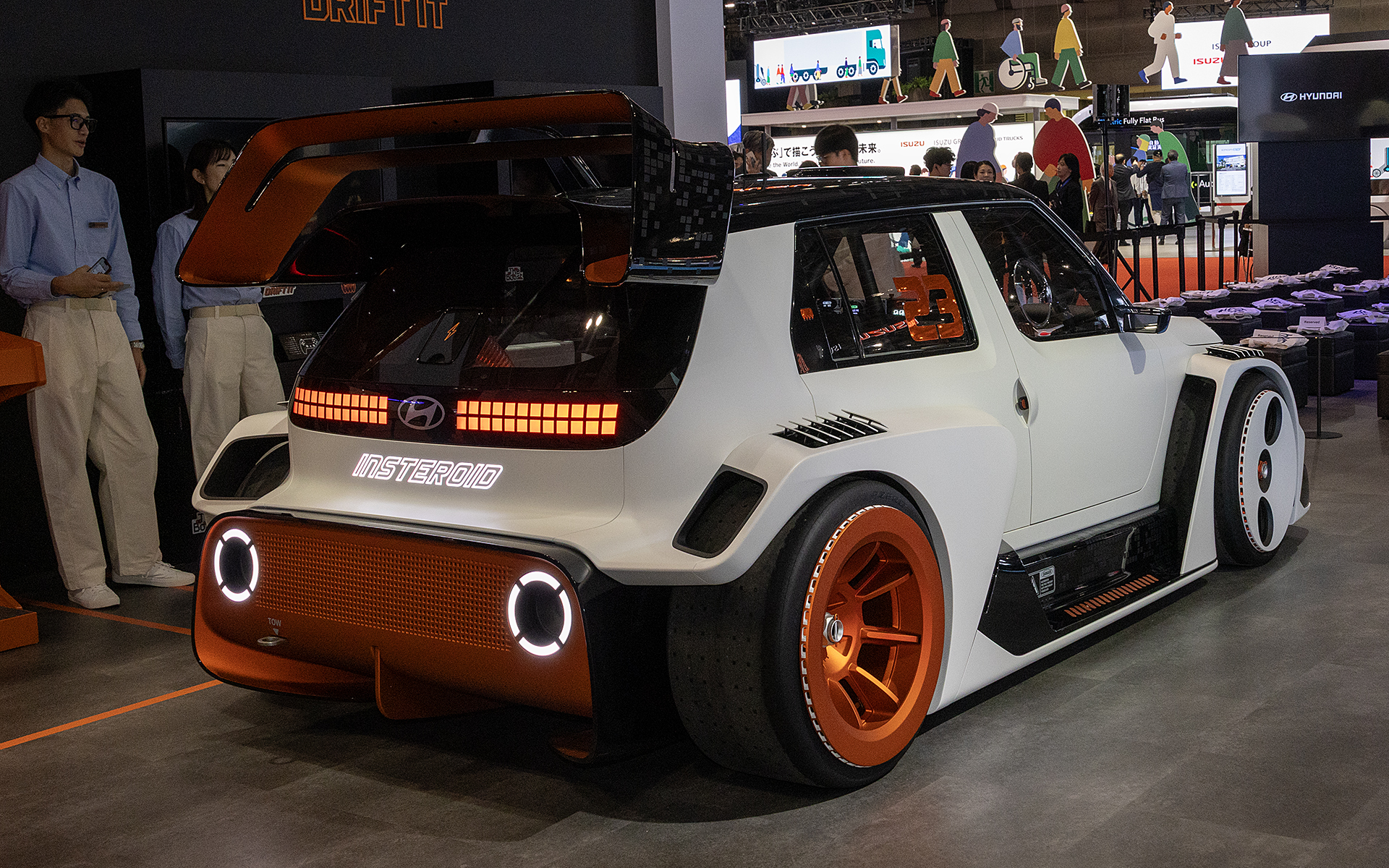 今回は参考出品ということで走行できるクルマではない