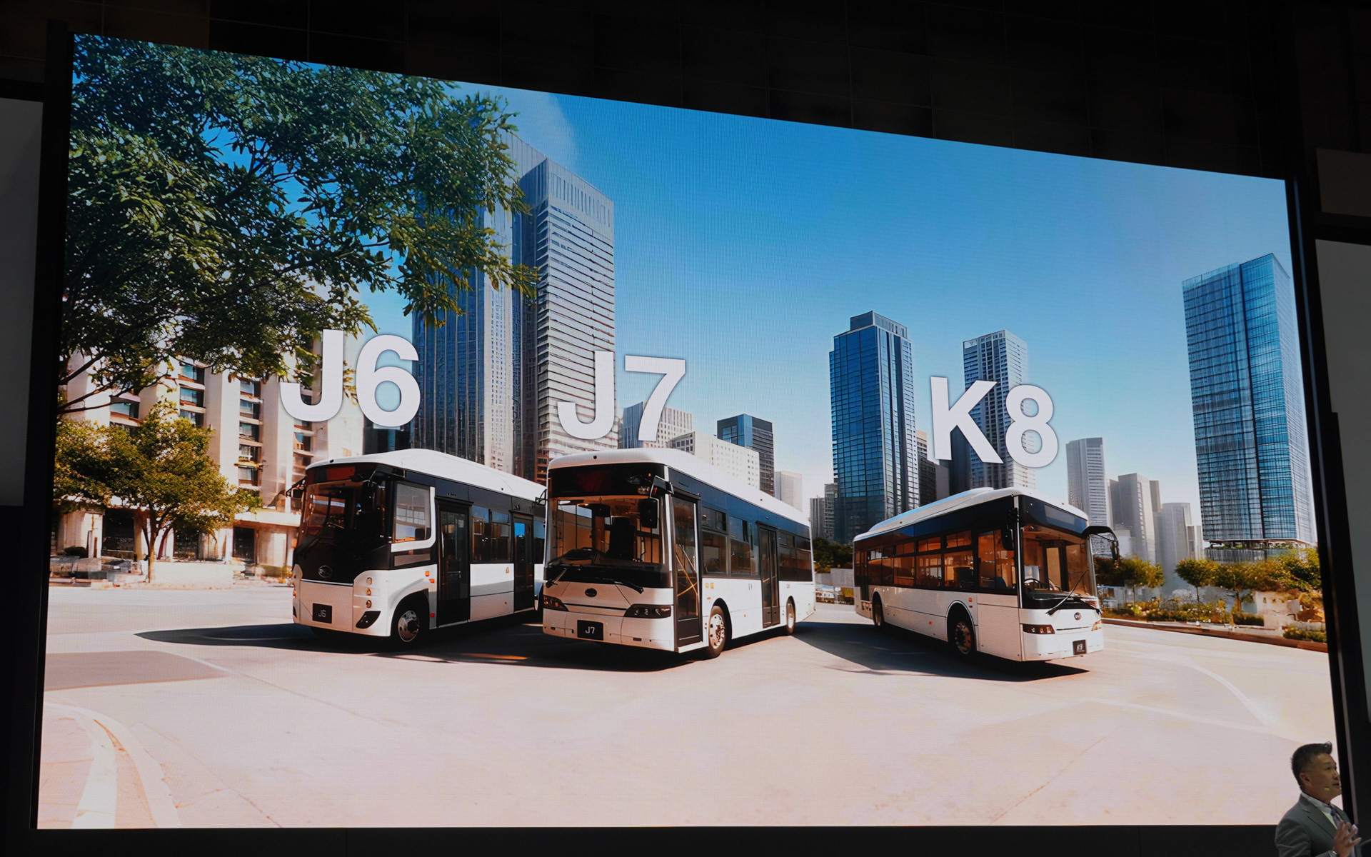 BYDのバスのラインナップ、小型のJ6、中型のJ7、大型のK8