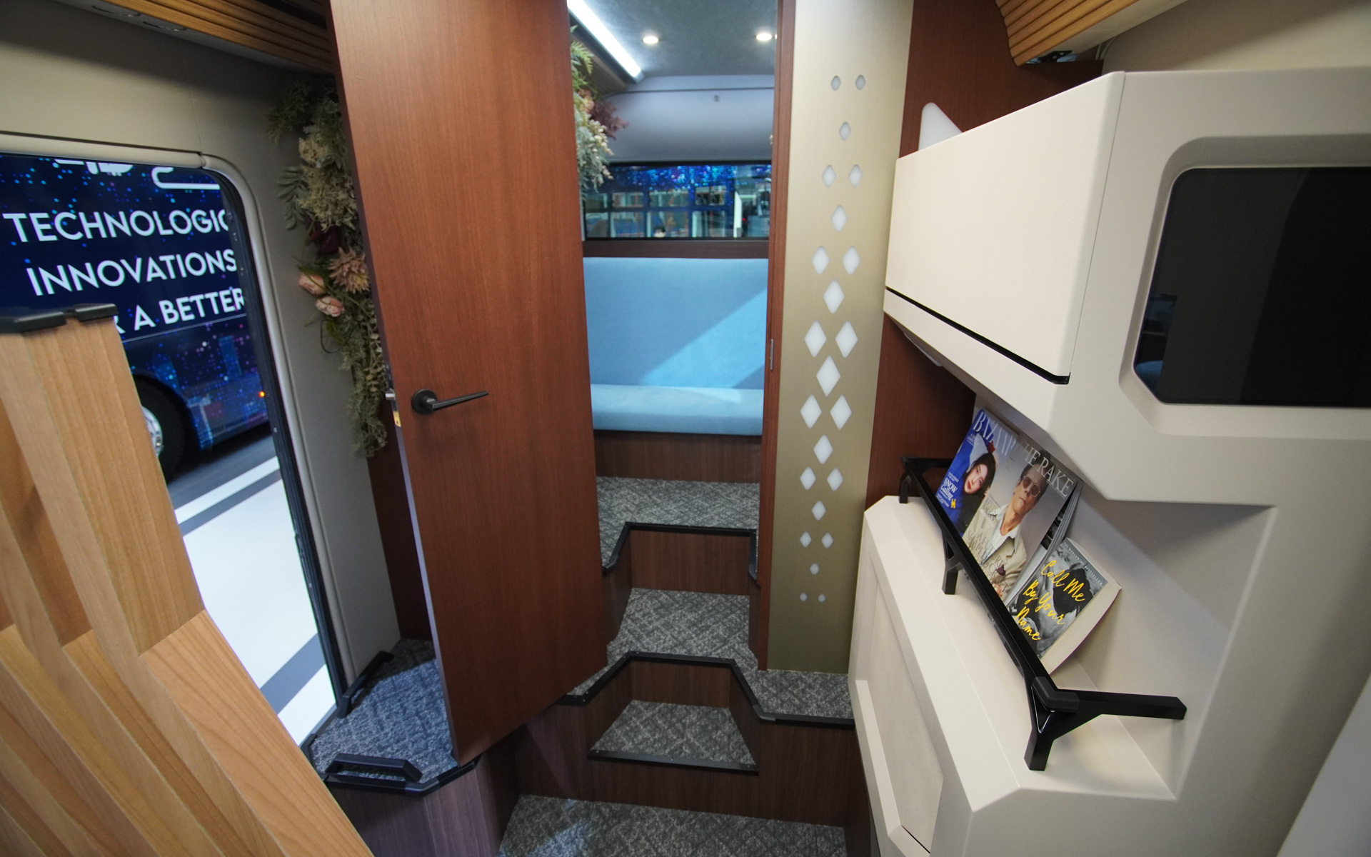 小型電気バスのJ6