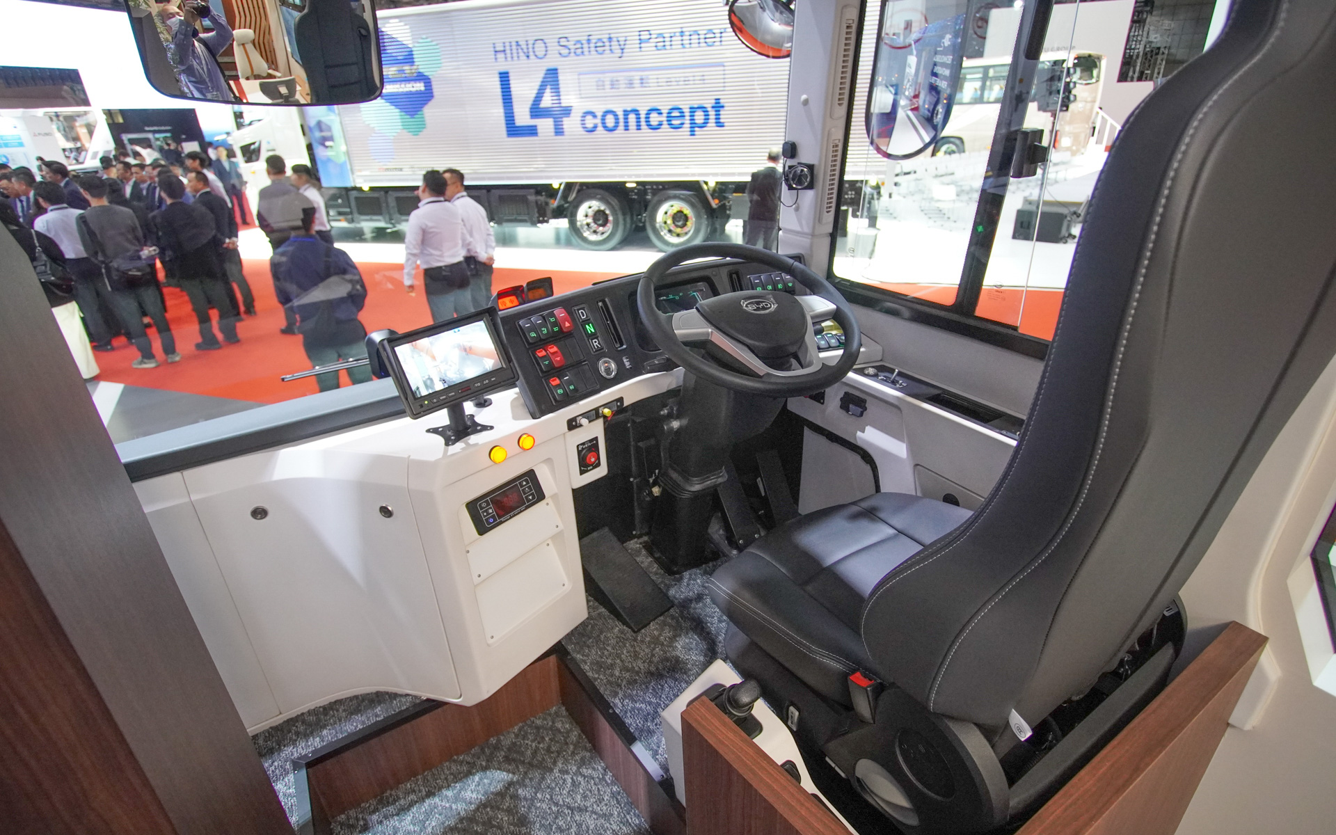 小型電気バスのJ6