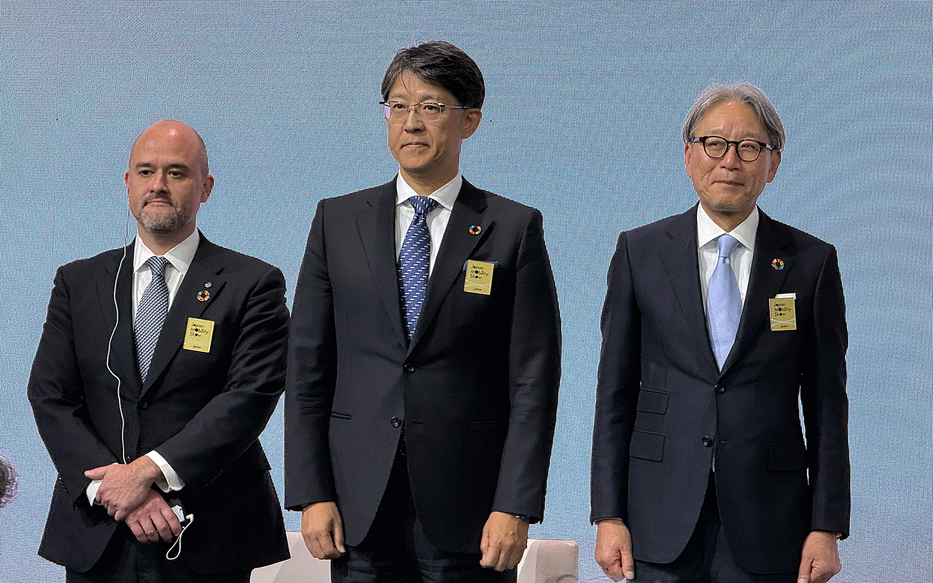 左から自工会 イヴァン・エスピノーサ副会長、佐藤恒治副会長、三部敏宏副会長