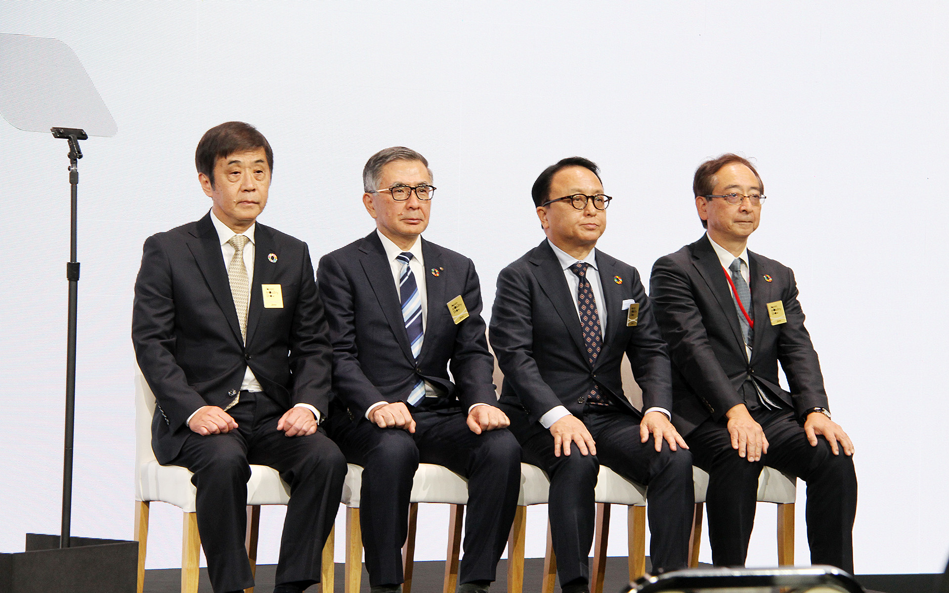 左から自工会 片山正則会長、鈴木俊宏副会長、設楽元文副会長、松永明副会長