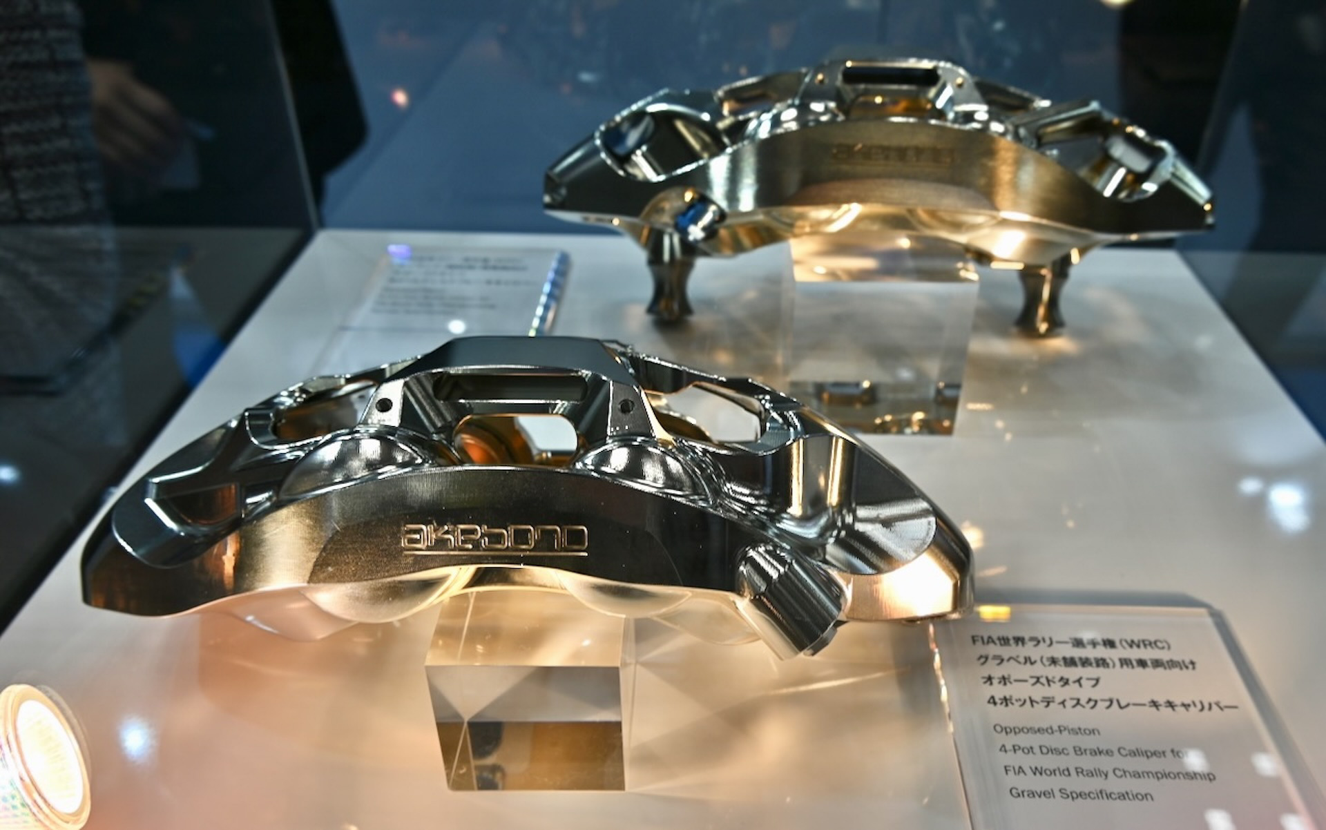 WRCラリーで使用される曙ブレーキ製キャリパー。強度を保ちつつ、軽量化のための最大限の肉抜きが施されている