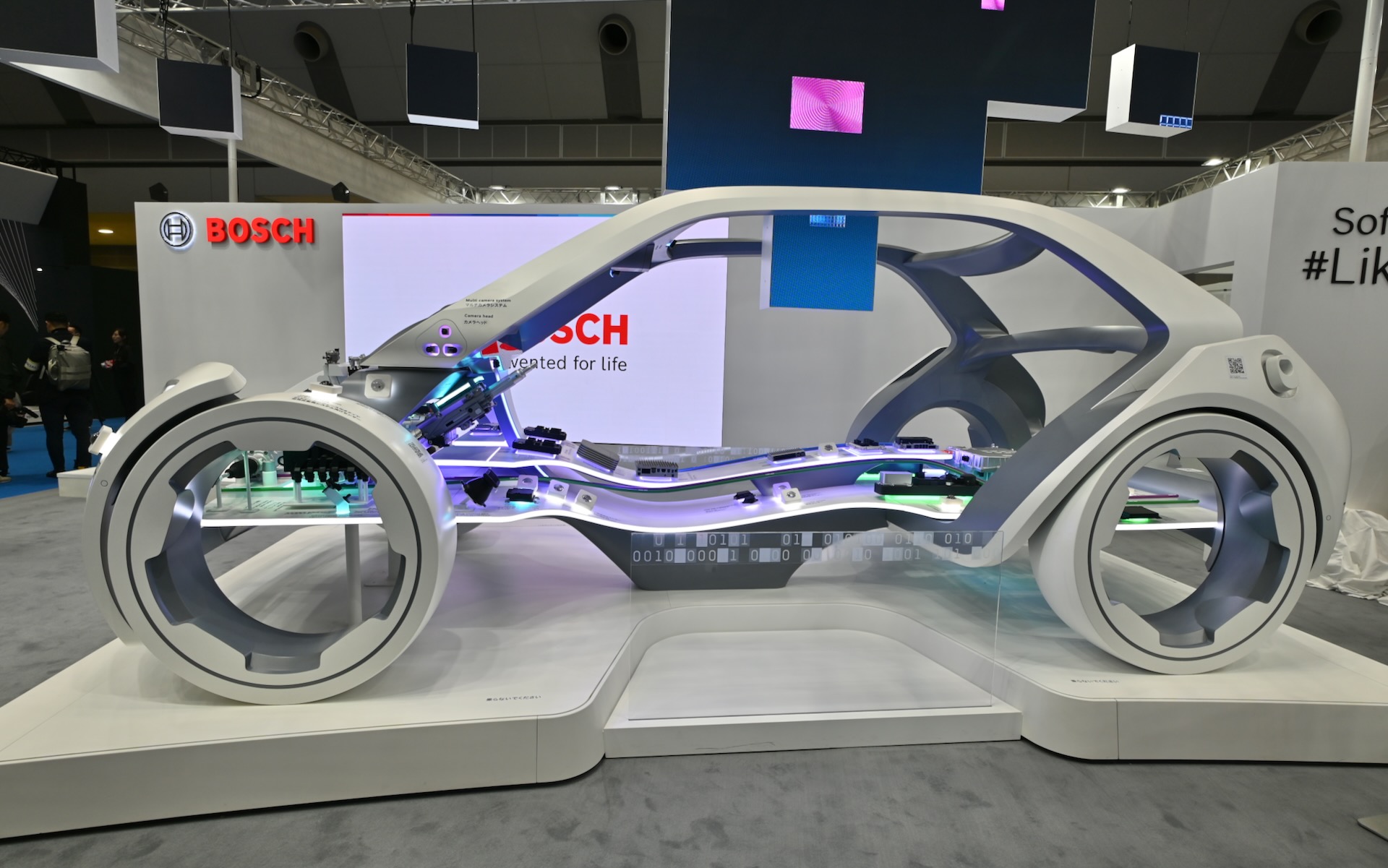 SDV技術を可視化したボッシュの展示車両