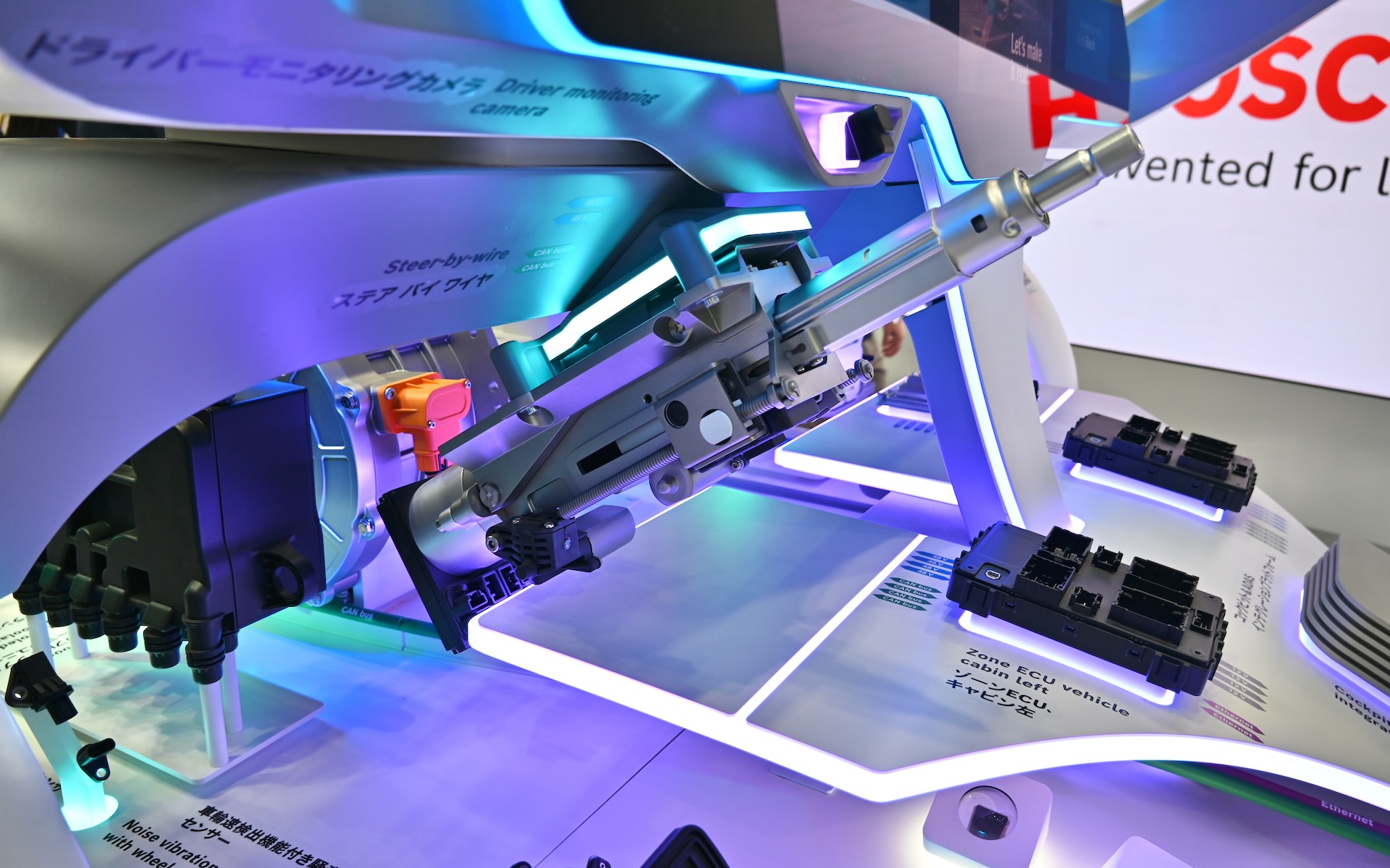 ビークルモーションマネジメントを構成するステアリング部。根元部分にアクチュエータを搭載する