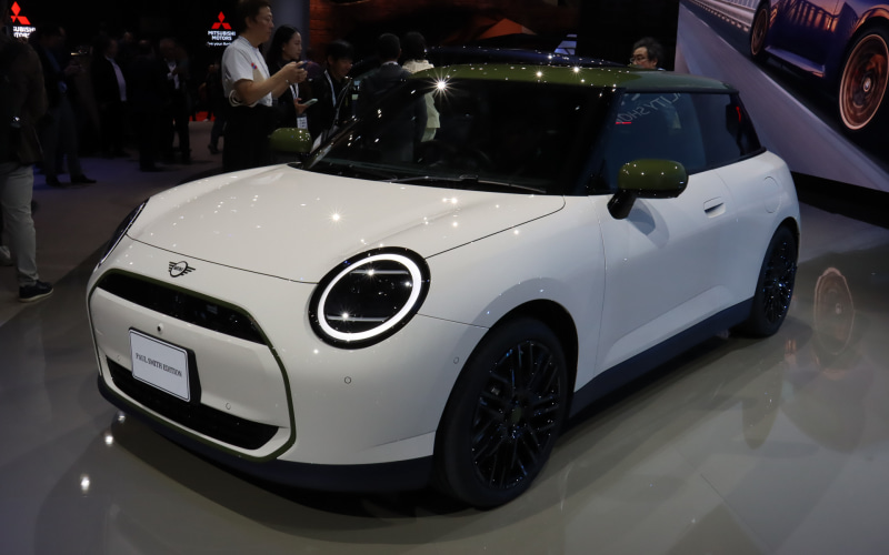 MINI、バッテリEVの特別仕様車「MINI ポール・スミス エディション
