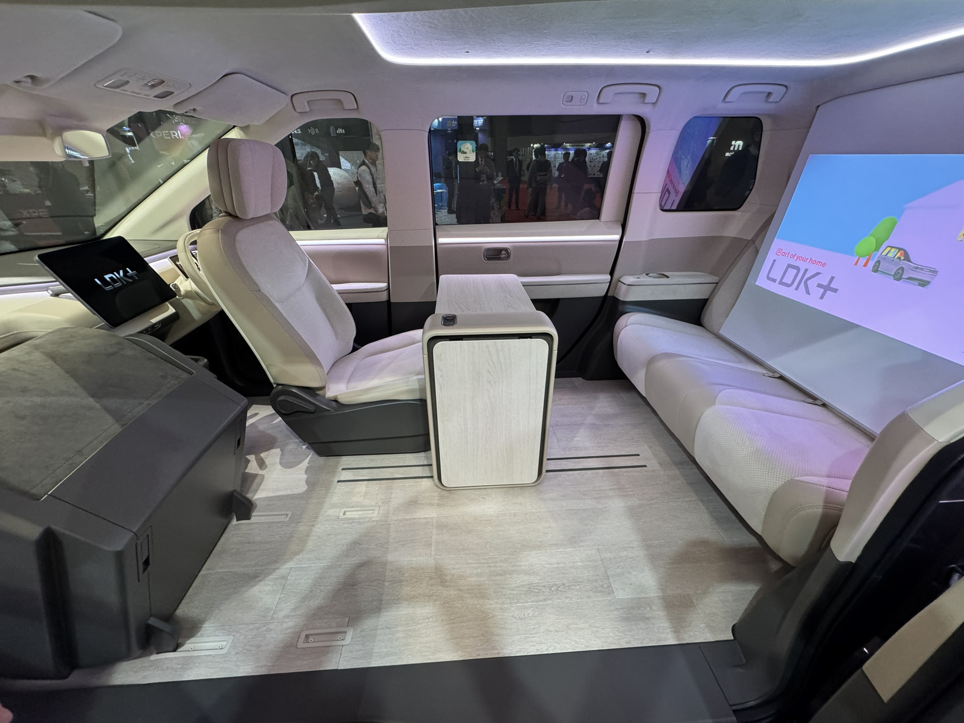 車内の様子。広い空間を実現している