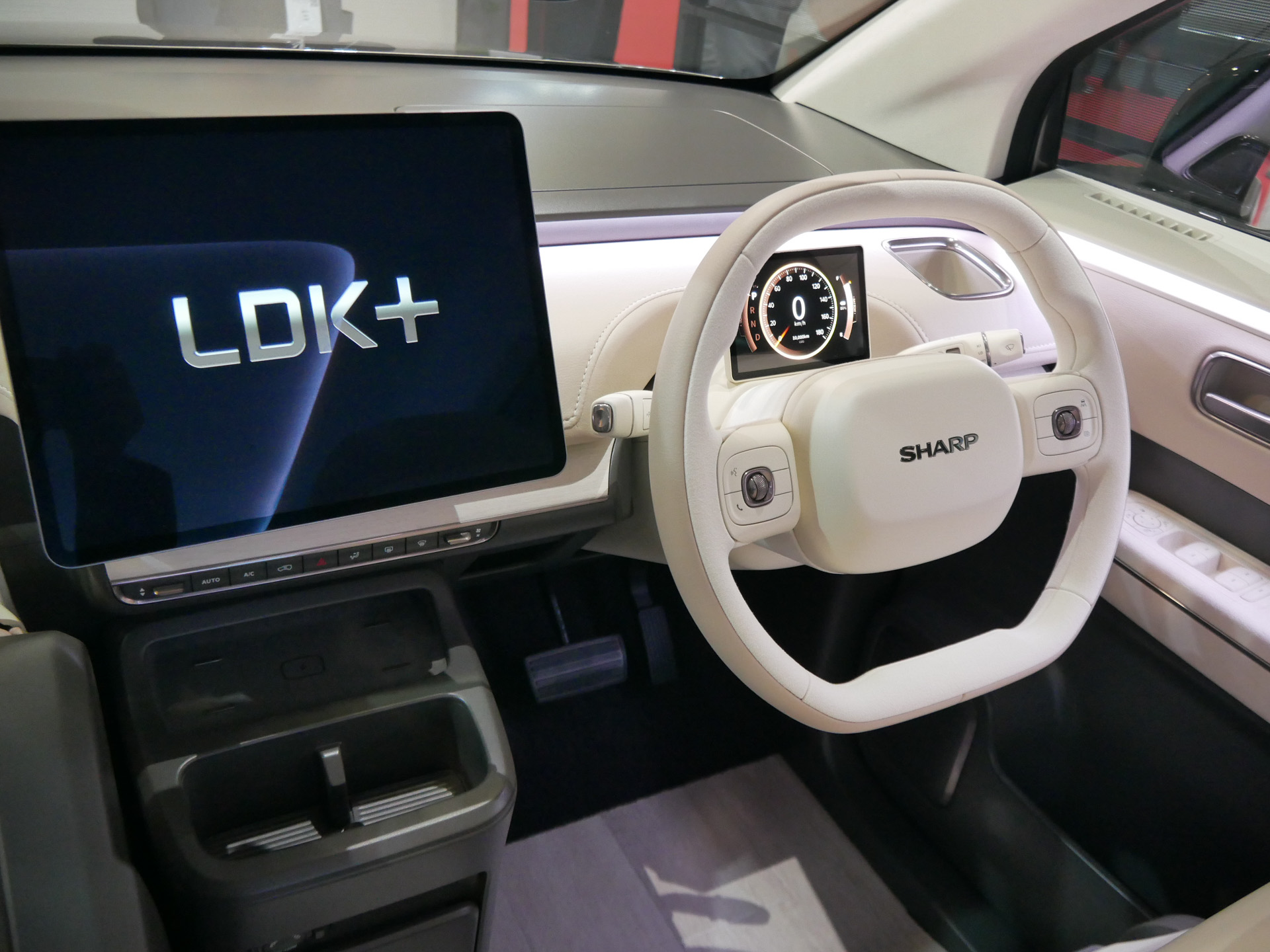 LDK+の運転席の様子