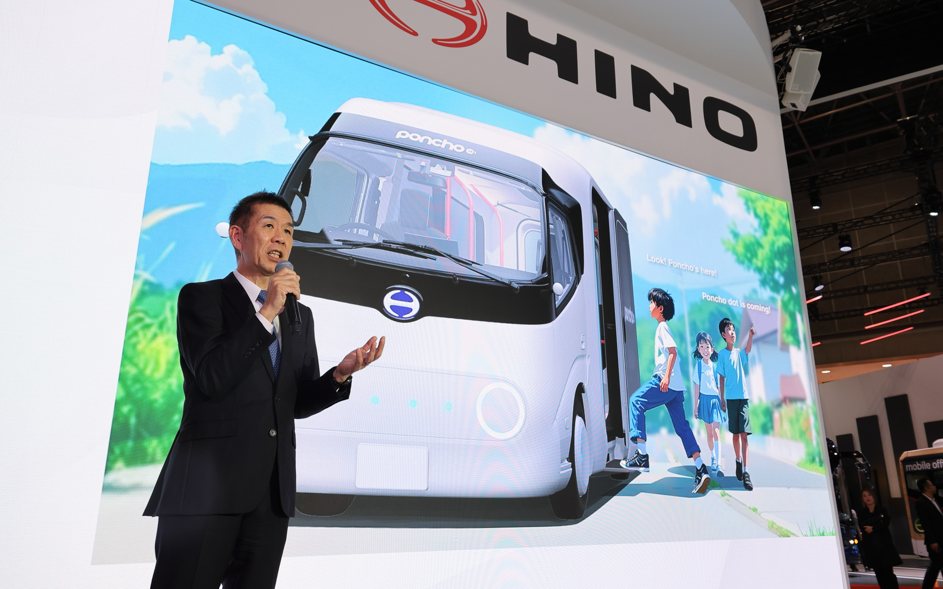 プレスカンファレンスにてスピーチを行なう日野自動車株式会社 代表取締役社長 CEO 小木曽聡氏