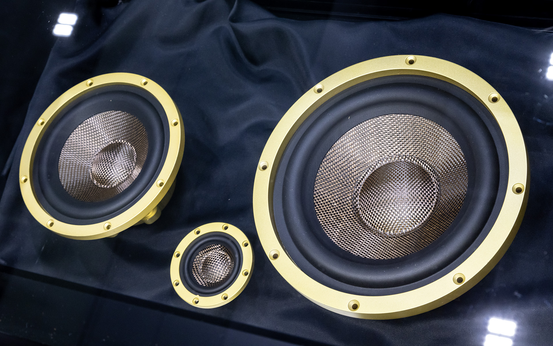 スーパーハイエンドモデルに位置づけられるコンフィデンス ゼン