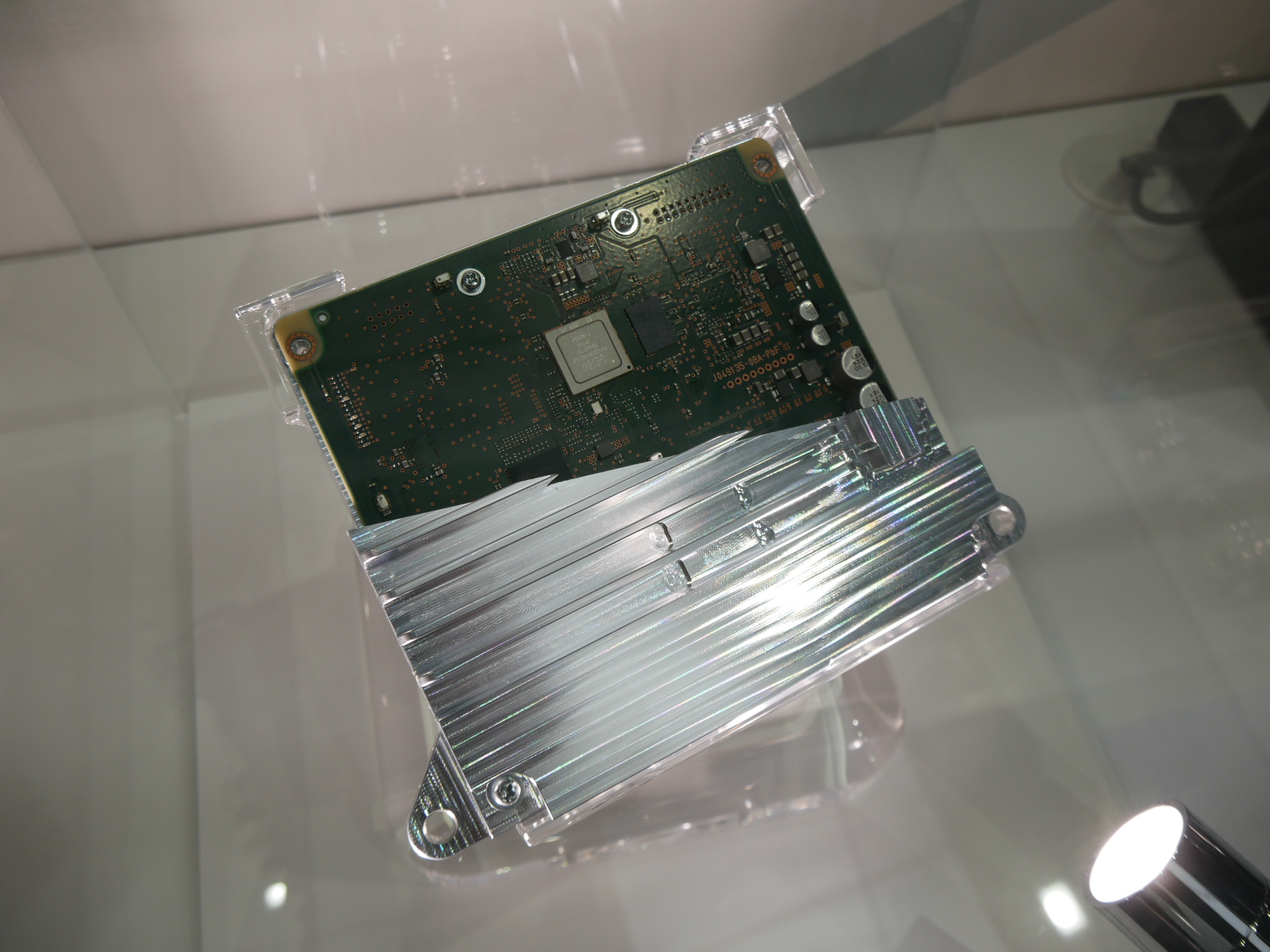 統合ゲートウェイECUを展示