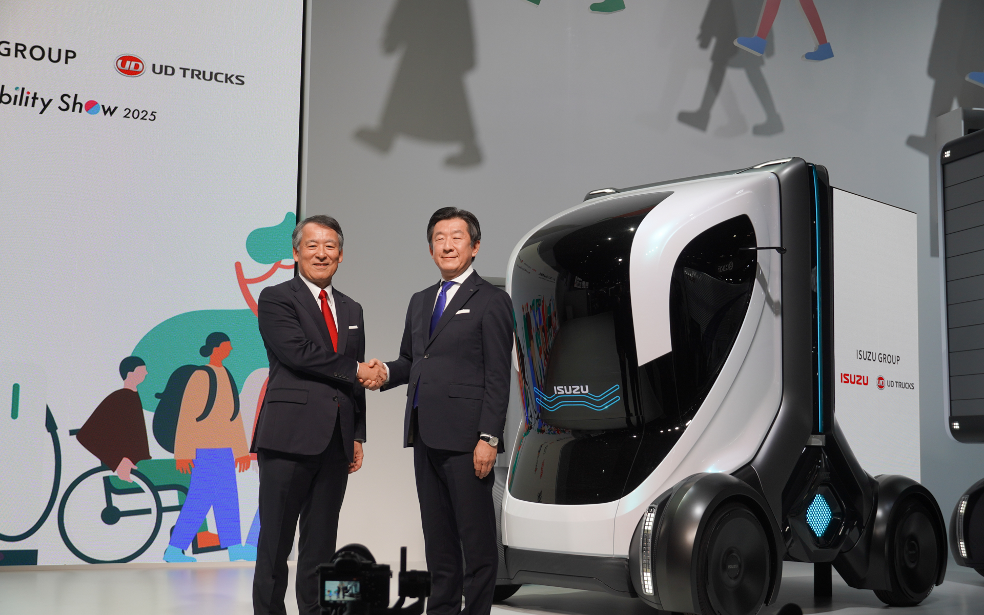 プレスカンファレンスでは、いすゞ自動車株式会社 代表取締役社長 南真介氏とUDトラックス株式会社 代表取締役社長 伊藤公一氏の2人がいすゞグループの取り組みなどを説明した