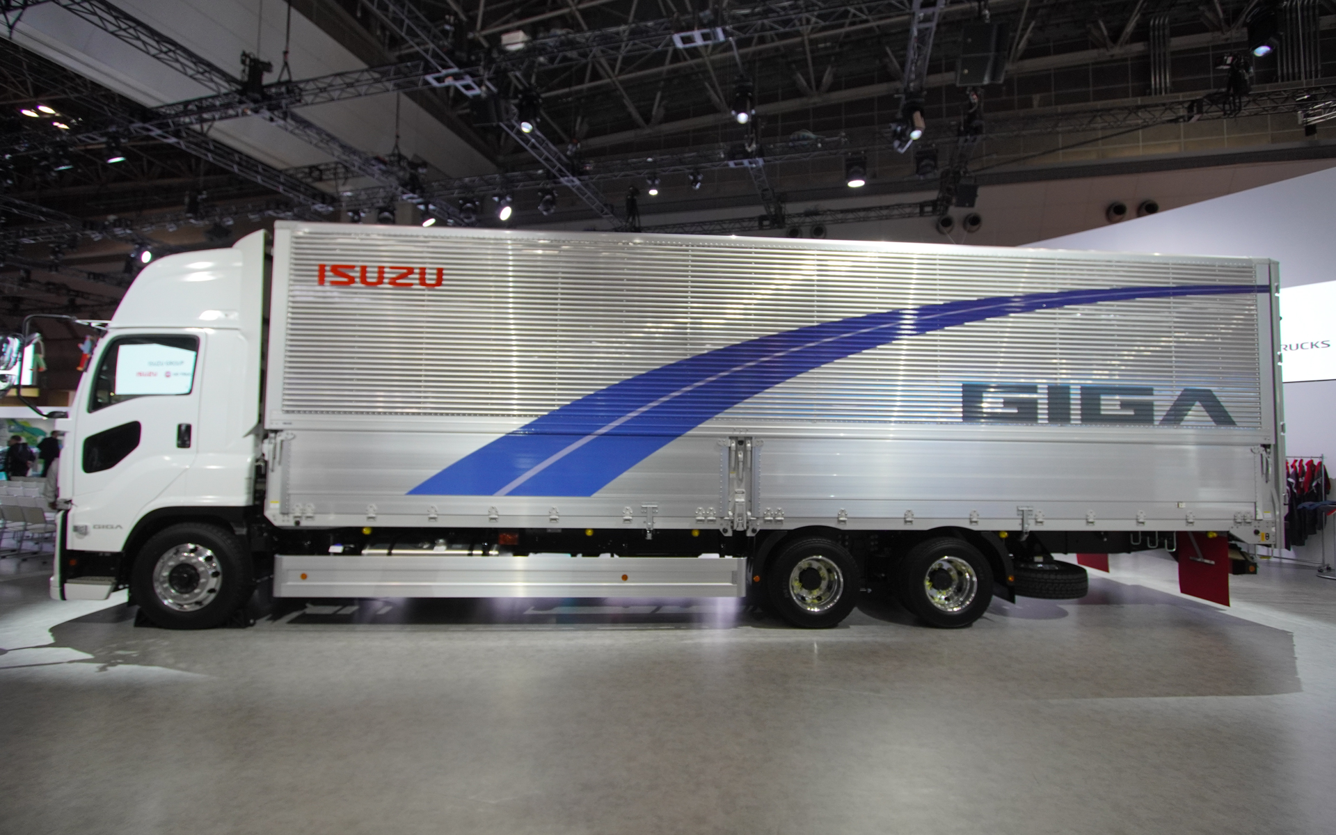 大型トラックの新型ギガ