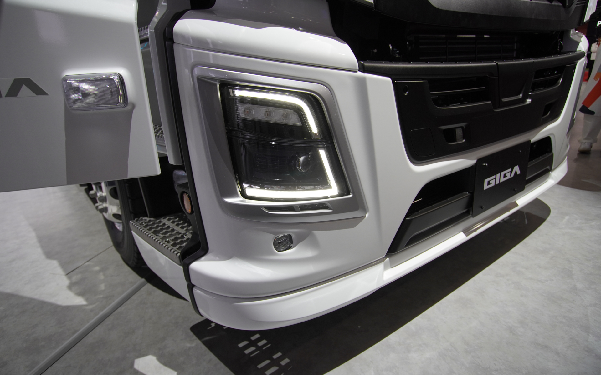 ヘッドライトも新デザイン