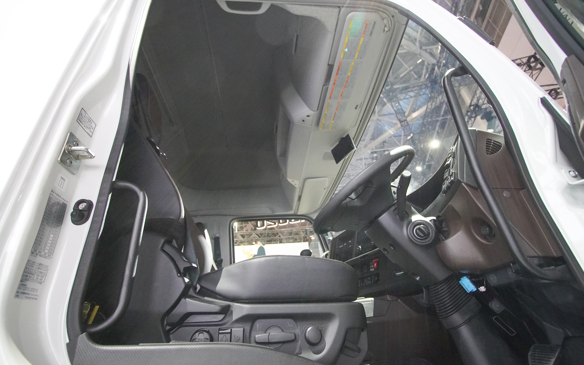 キャブは従来から骨格に変更はない