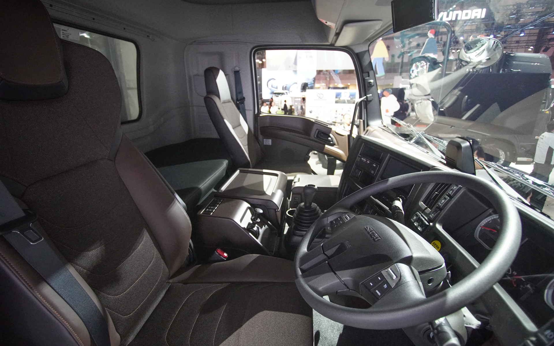 キャブは従来から骨格に変更はない