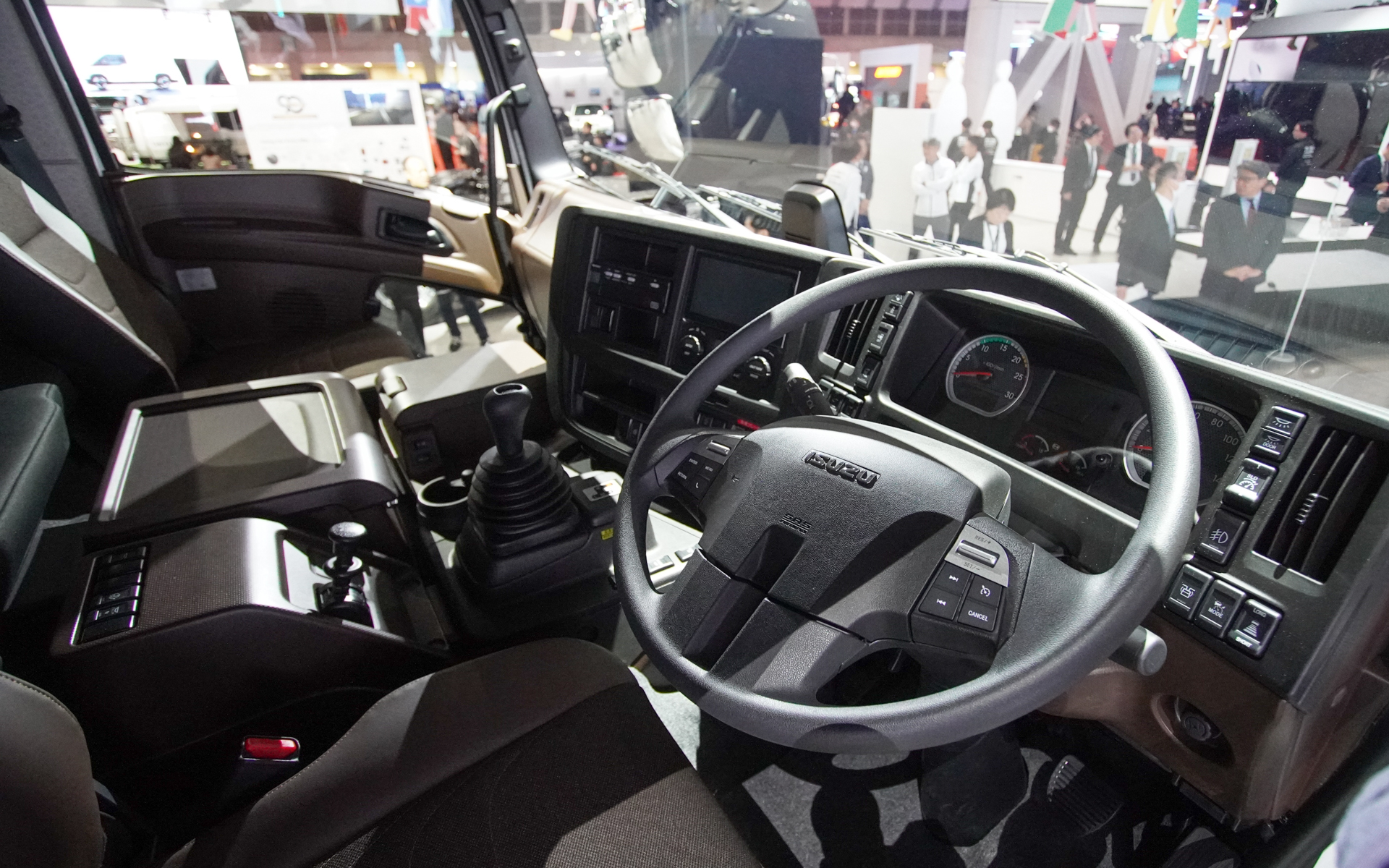 キャブは従来から骨格に変更はない