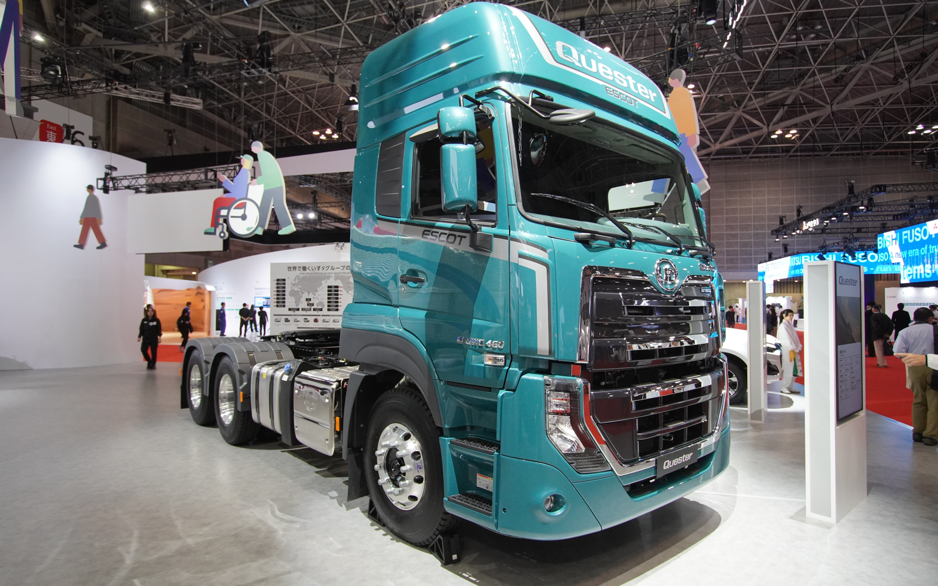 世界初公開となる新興国向けの大型トラック「Quester」