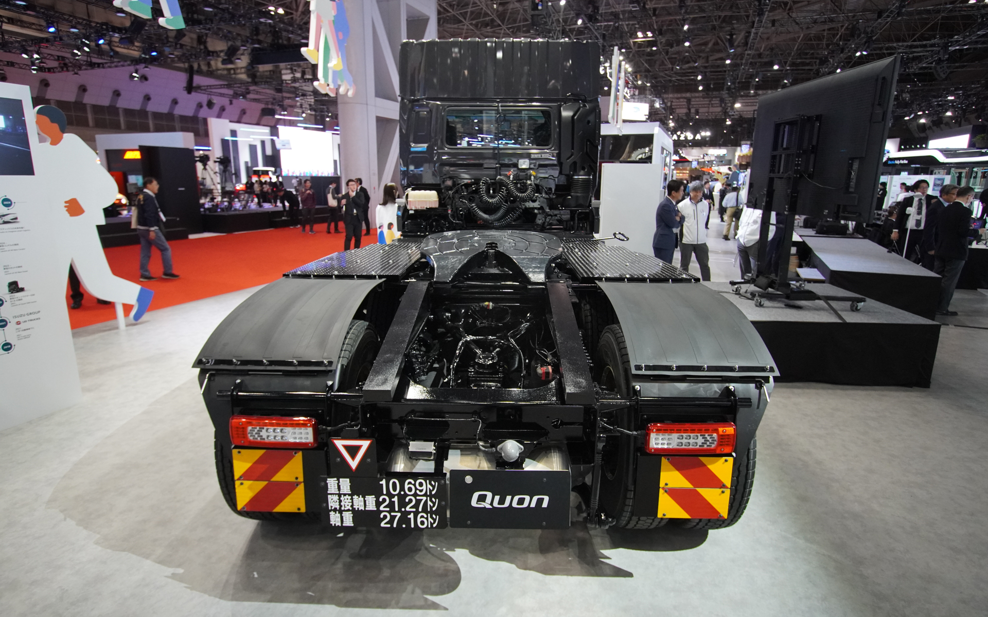 「Quon GW 6×4」のUDトラックス90周年記念パッケージ車