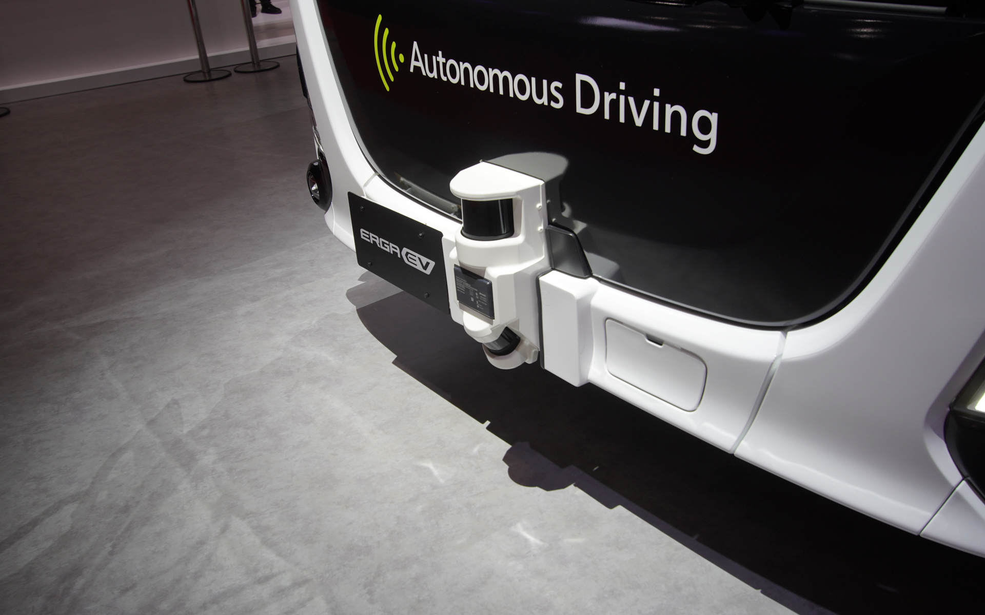 カメラ、LiDAR、ミリ波レーダーなどを搭載