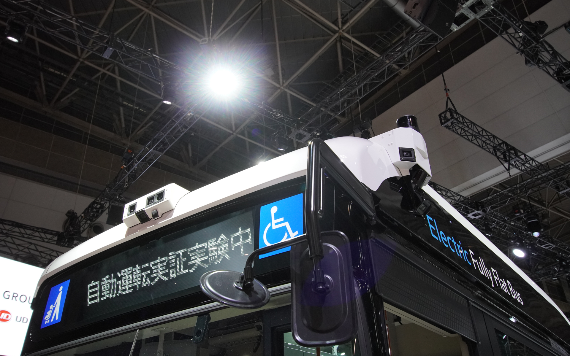 カメラ、LiDAR、ミリ波レーダーなどを搭載