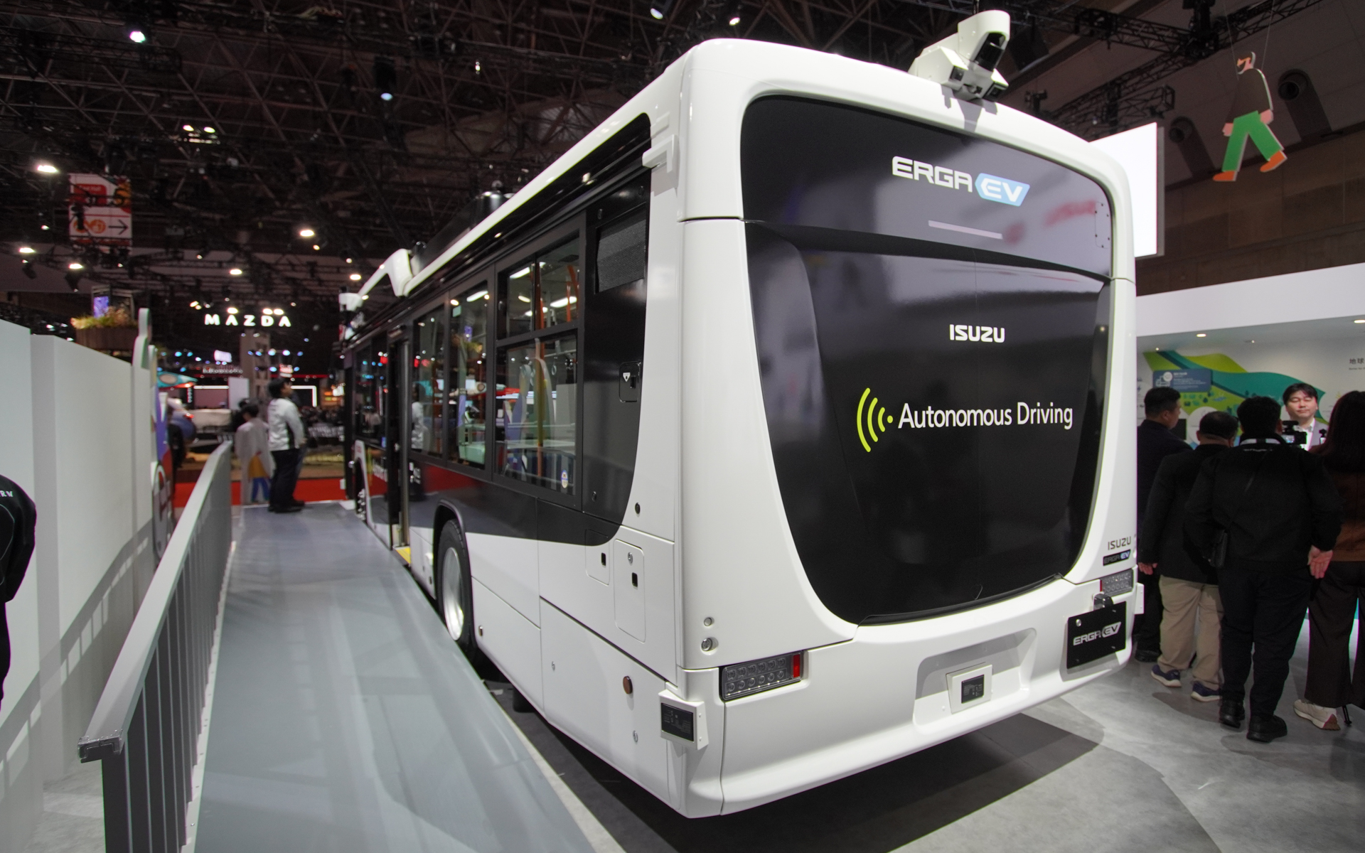 カメラ、LiDAR、ミリ波レーダーなどを搭載