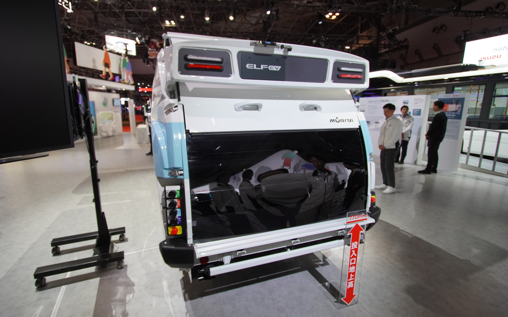 動力を取り出すPTO装置がないため、電動で油圧ポンプを回してごみ収集の荷台を動かす。油圧で駆動するため、現在ある架装装備がそのまま使える。ただし、油圧を作る部分のスペースが必要なため、今後、小型化していく