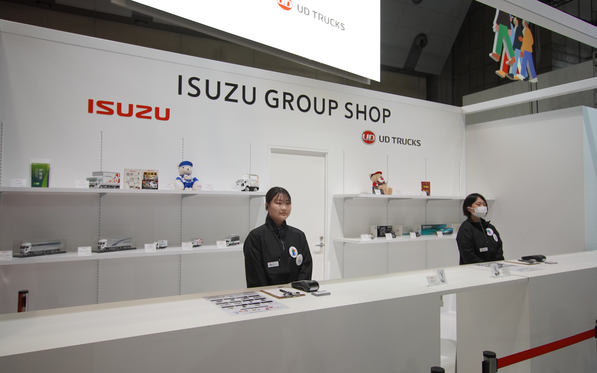 モビショーのお楽しみ、グッズショップもブース内に設置