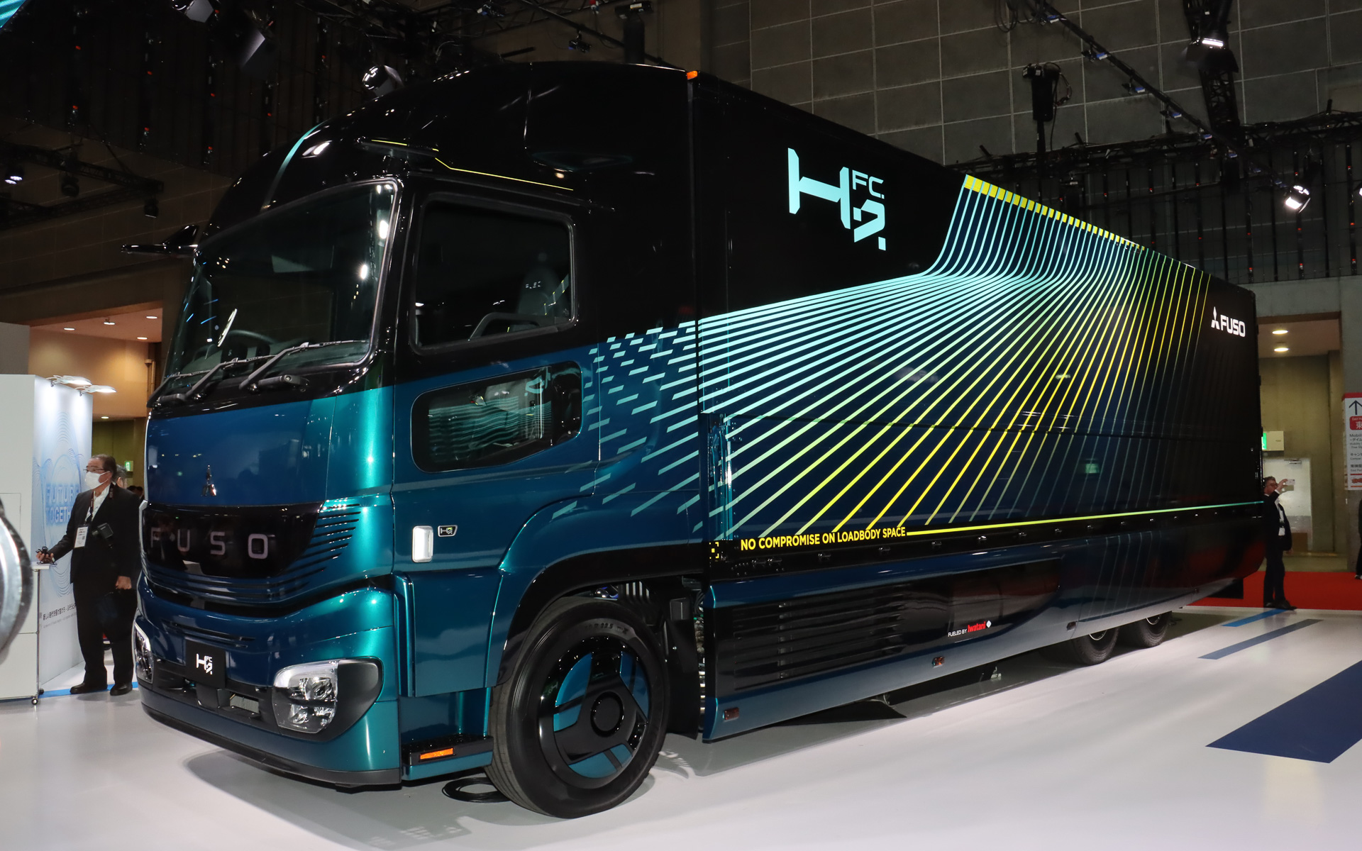 H2FCもH2IC同様に大型トラック・スーパーグレートがベース車両となっている