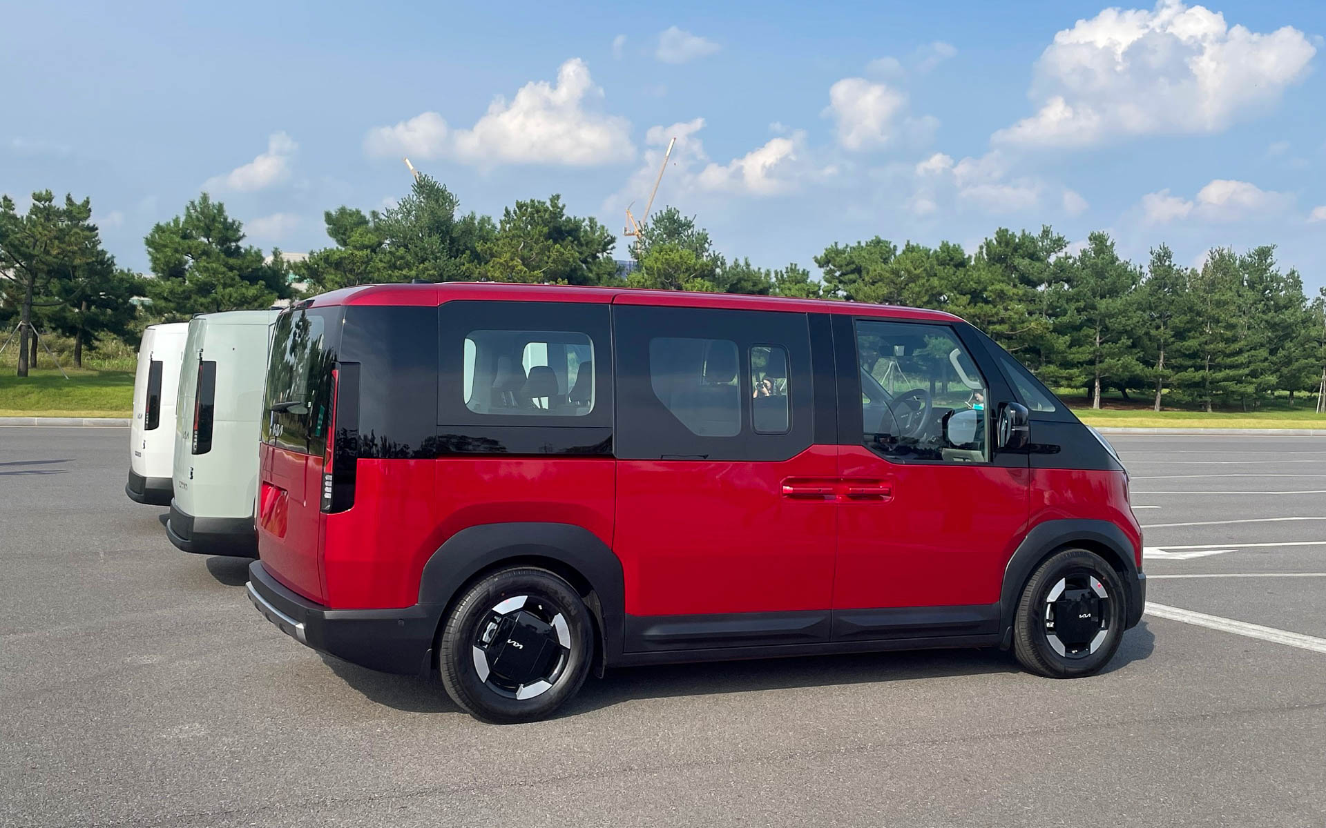 PV5パッセンジャー。トラムを連想するエクステリアは秀逸