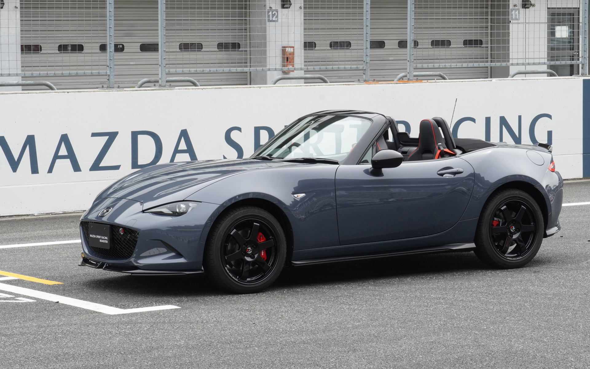 MAZDA SPIRIT RACING ROADSTERは、526万5700円で限定2200台（先着順）