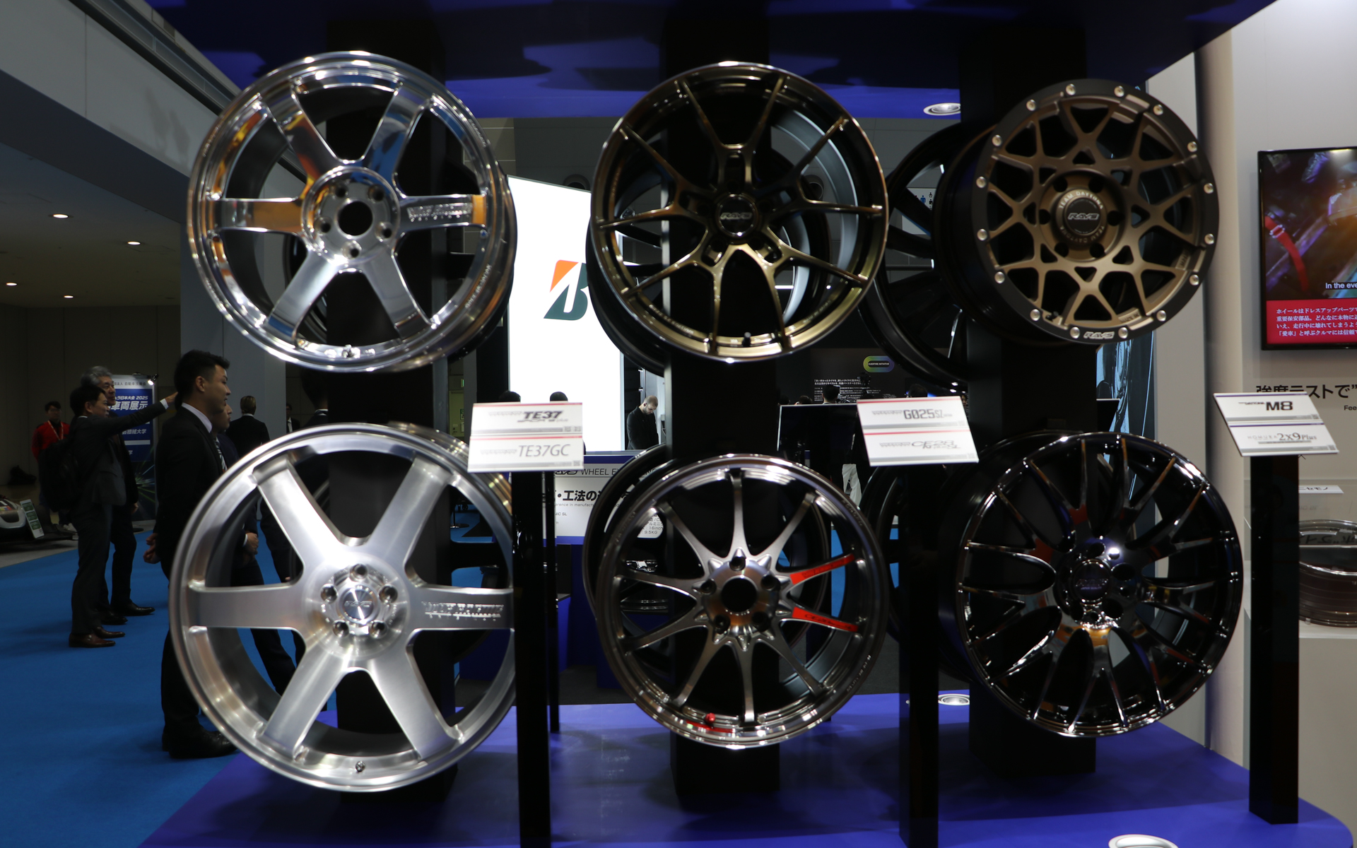 最新ホイールも展示している