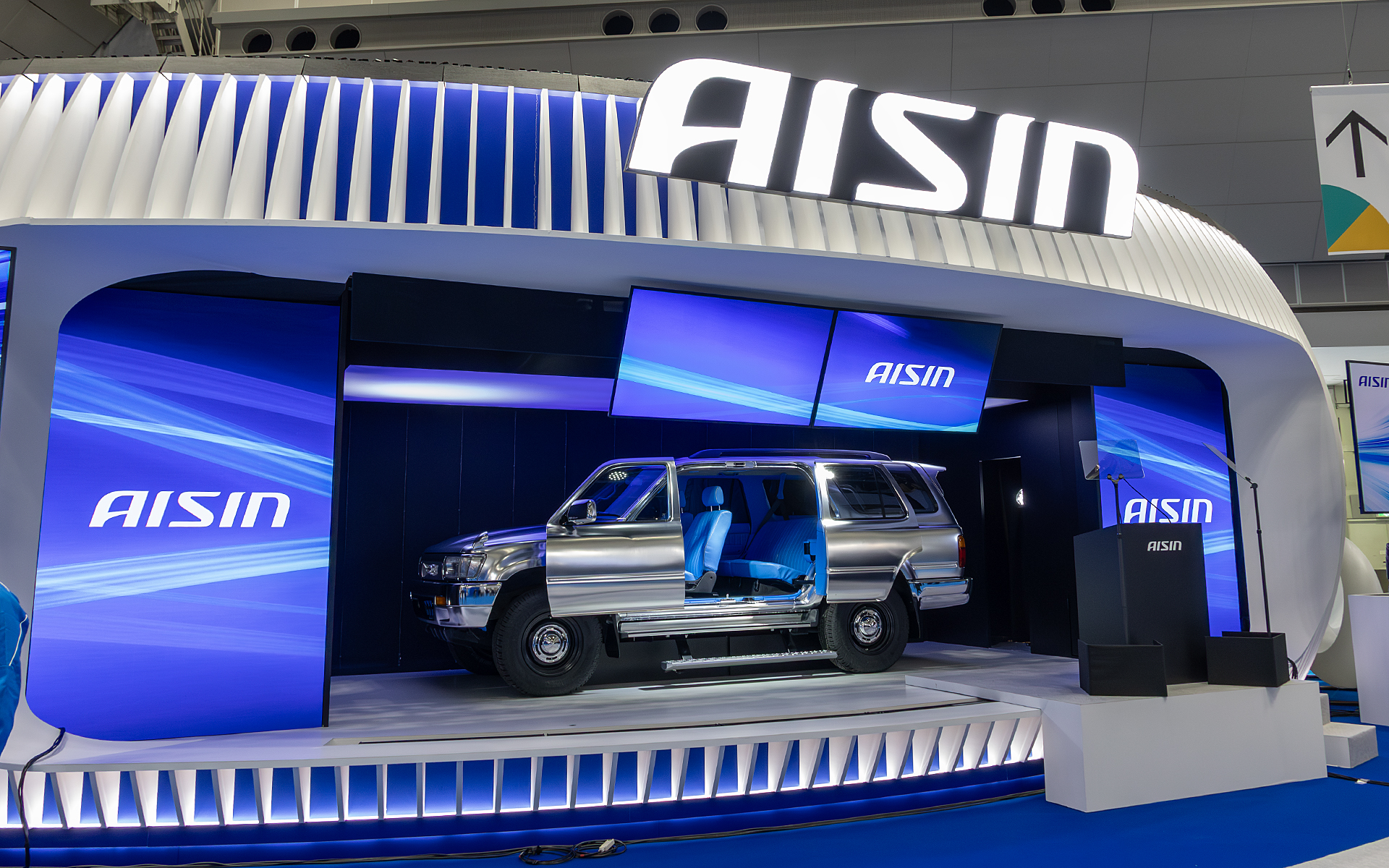 興味深いテーマをユニークな展示で見せるアイシンブース