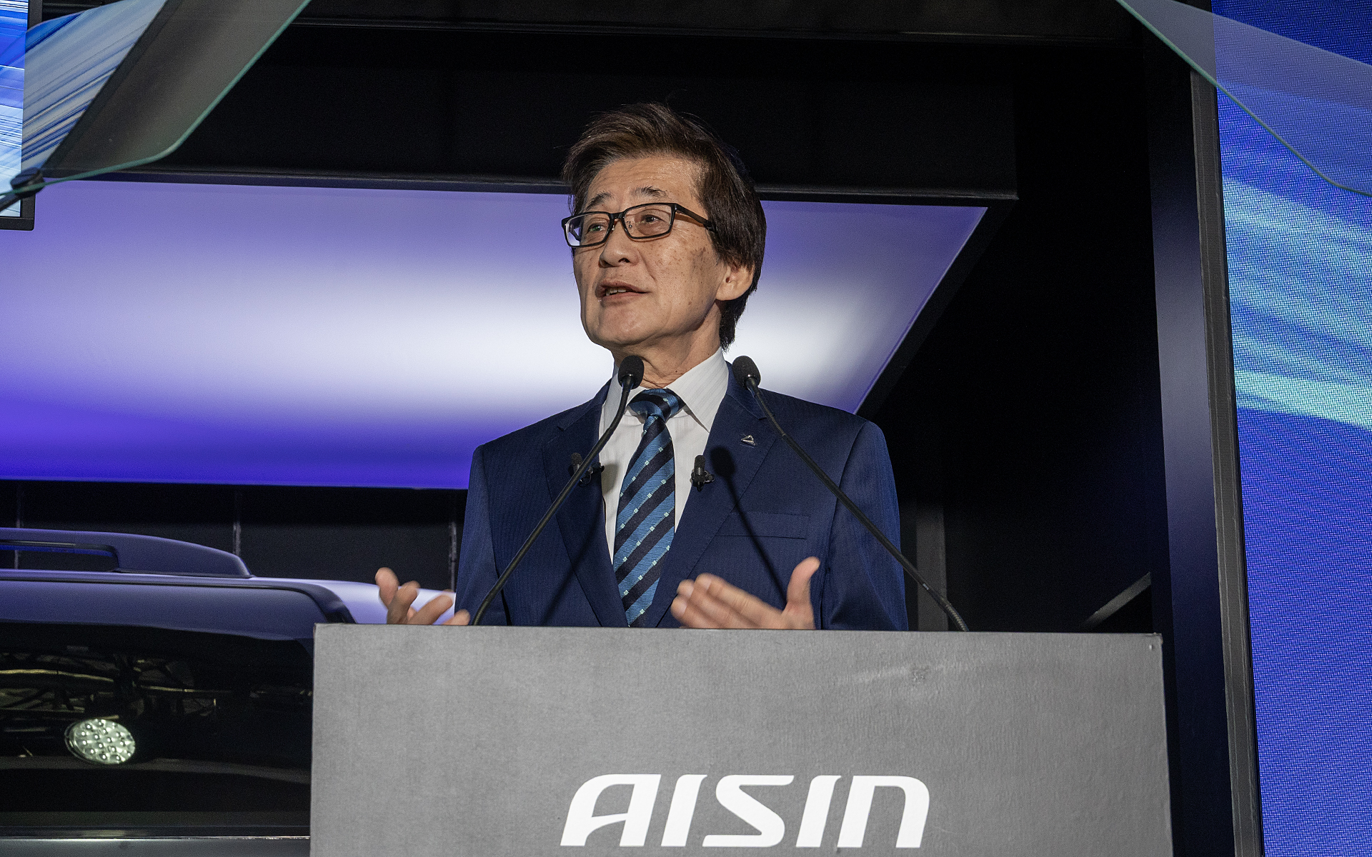 スピーチの冒頭、アイシンが掲げる経営理念「“移動”に感動を、未来に笑顔を。」とジャパンモビリティショー2025のテーマがつながっていることについて触れた