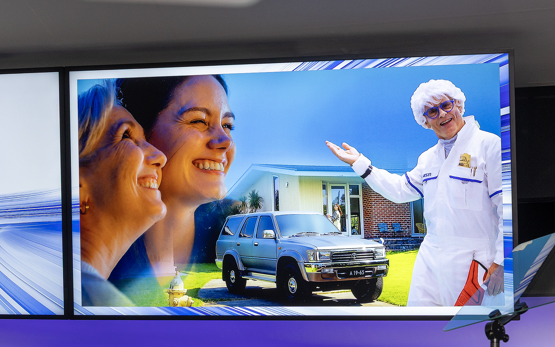 博士の愛車は1990年代のハイラックスサーフをベースにしたコンセプトカー。博士が家族の思い出とともに大事にしてきた愛車をアイシンの技術によって進化。「乗車する人と対話し、心を通わせながら、快適で安全な新しい移動の価値を提案するもの