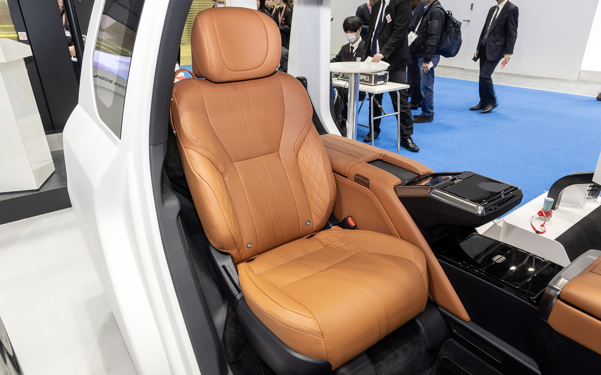 レクサス「LX」に採用されている「おもてなしリアシート」