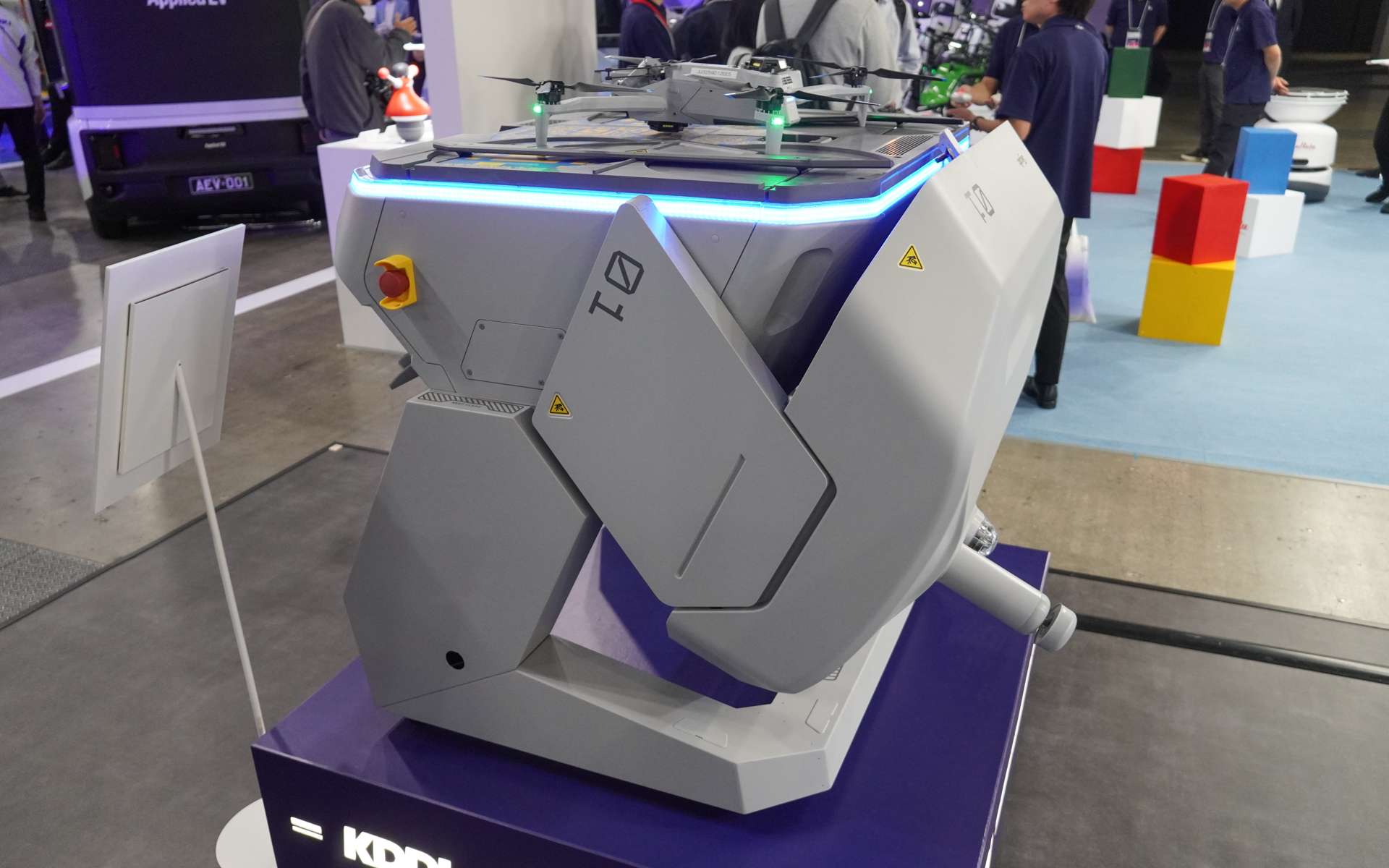 ドックの扉が後方に開いたところ。この状態で離着陸ができる