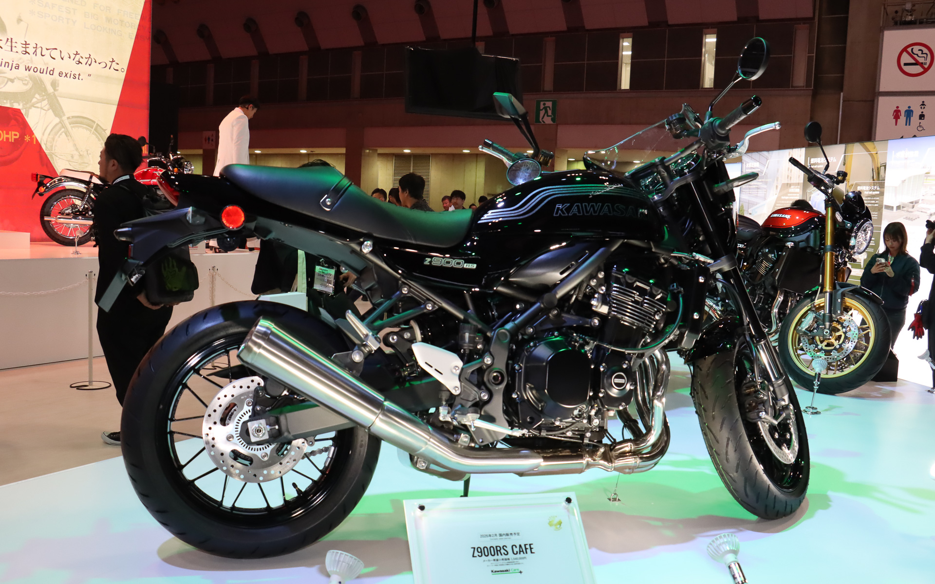 ヘアライン仕上げによって上質感を強調したサイレンサーを装着