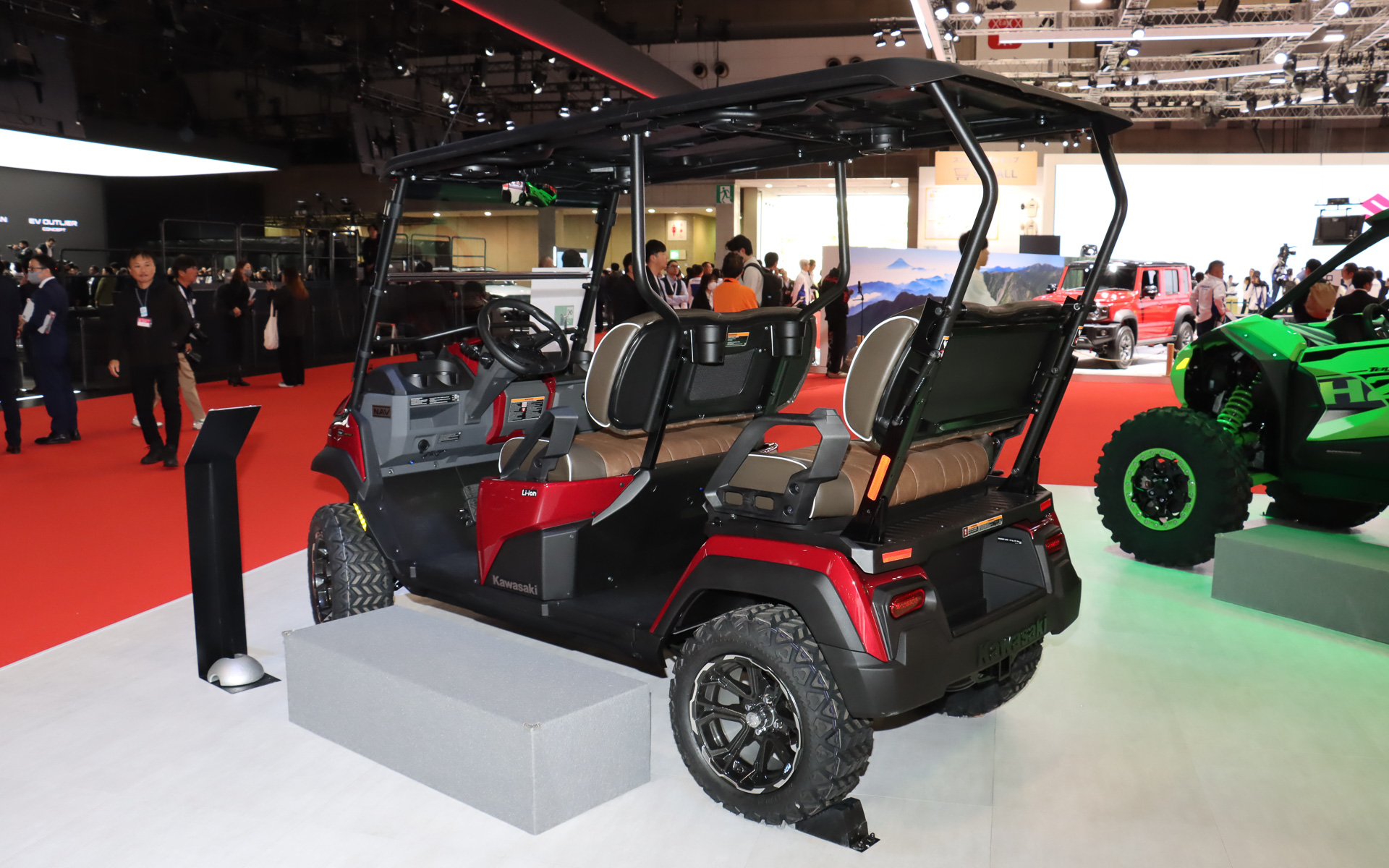 ボディサイズは3035×1310×1970mm（全長×全幅×全高）。車両重量は476kg