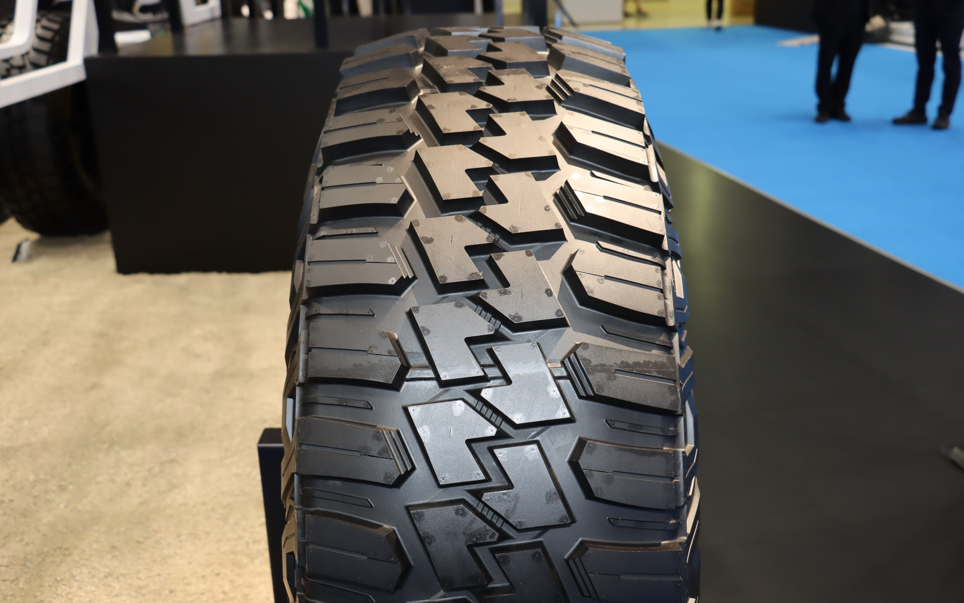 大外径オフロードタイヤのトレッドパターン