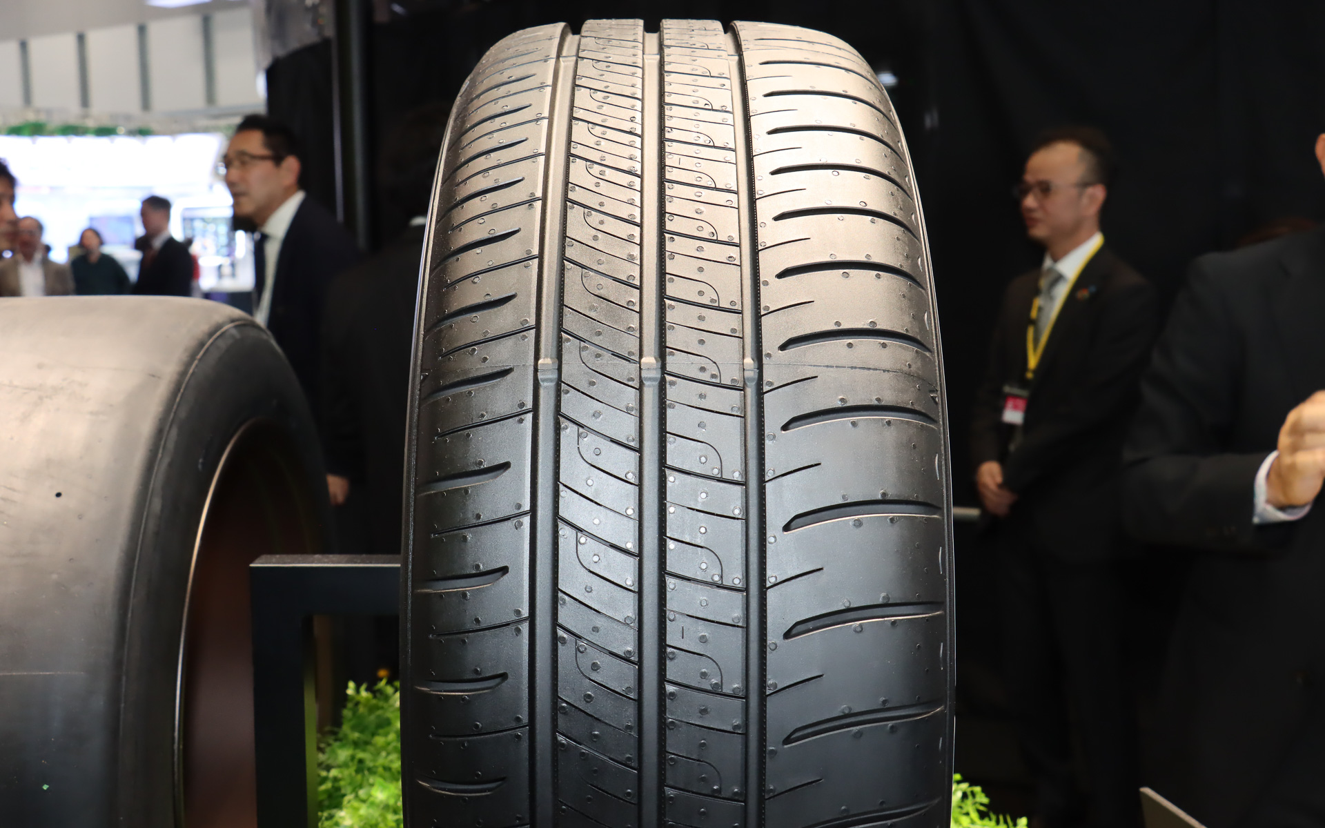 トレッドパターンにはミニバン/小型SUV用タイヤ「ENASAVE RV505」の金型を利用している