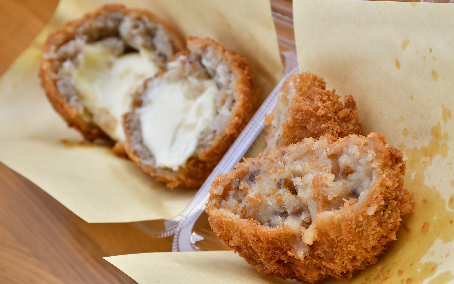 「コロッケ」350円＆「とろーりチーズメンチ」650円