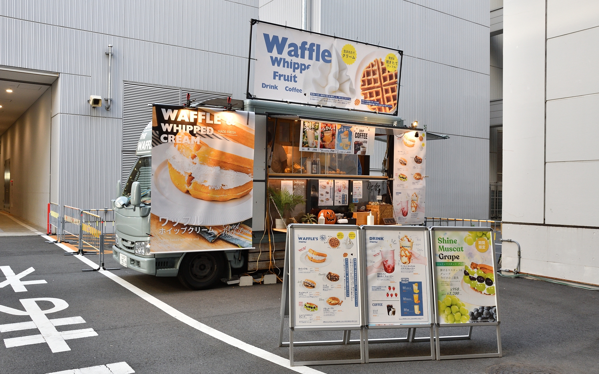 商品を受け取った瞬間に思わず「うわぁ～！」と声が出てしまう見た目抜群のワッフルを提供する「The Waffle's」