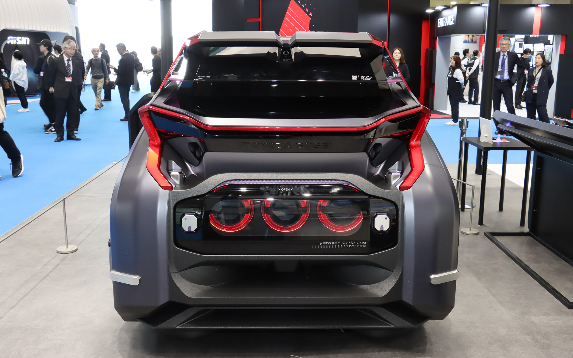 脱着可能な「ポータブル水素カートリッジ」を3本搭載可能