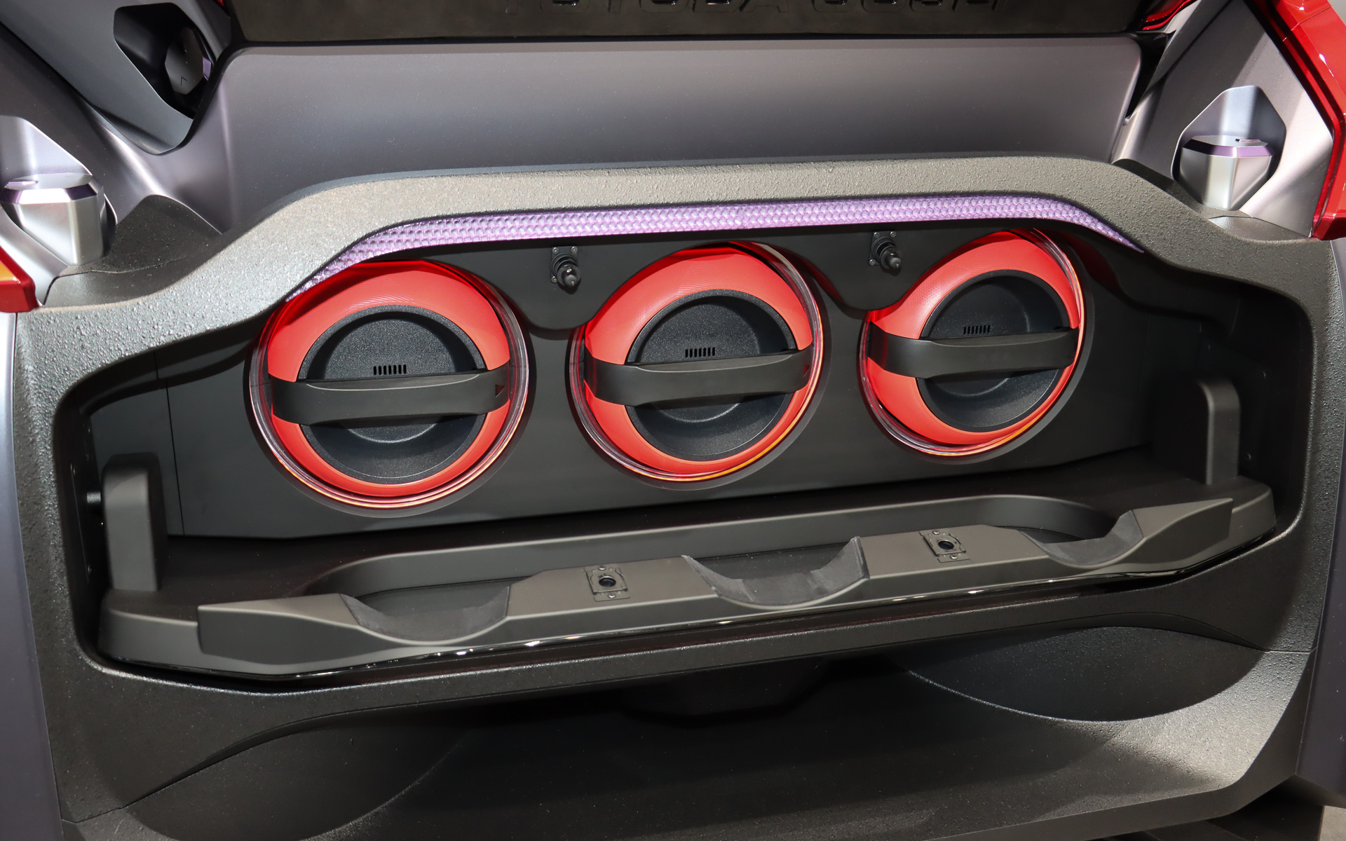 ブース内では定期的にポータブル水素カートリッジの脱着デモを実施している