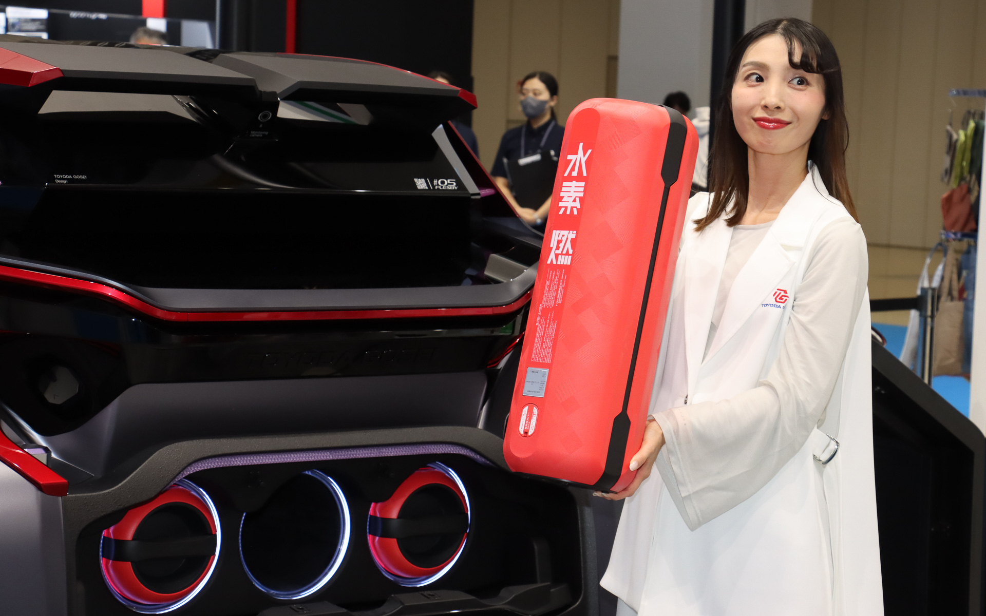 ブース内では定期的にポータブル水素カートリッジの脱着デモを実施している