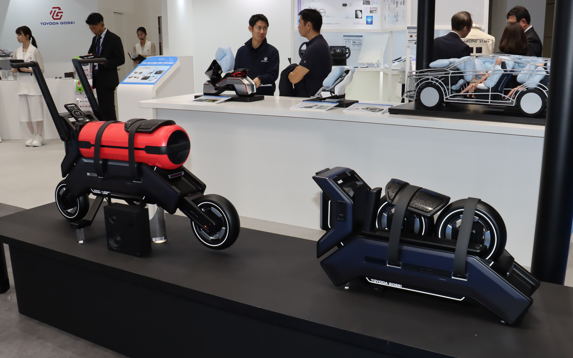 ポータブル水素カートリッジを外して折りたたむとコンパクトにまとまる