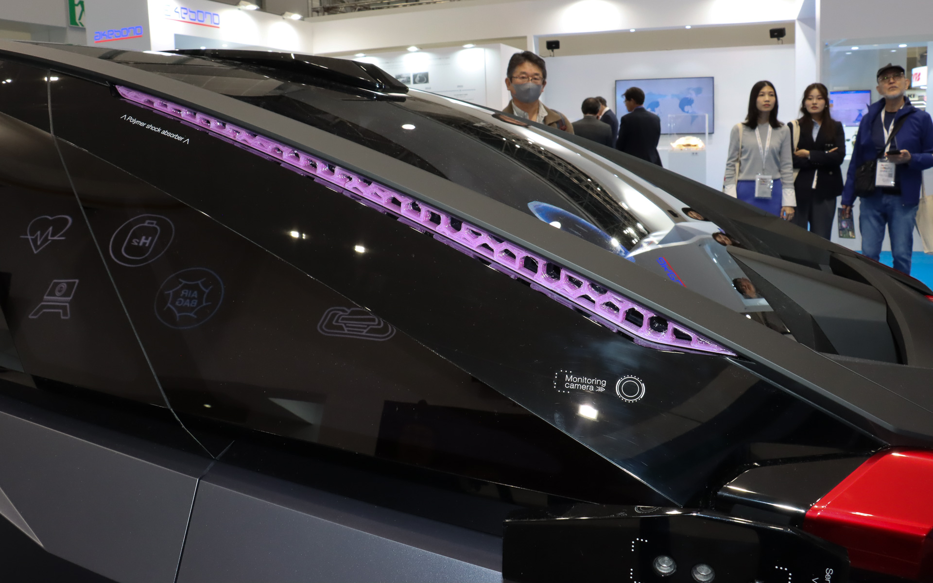 Aピラーには衝突時のエネルギーを吸収する「ポリマーショックアブソーバー」も備える