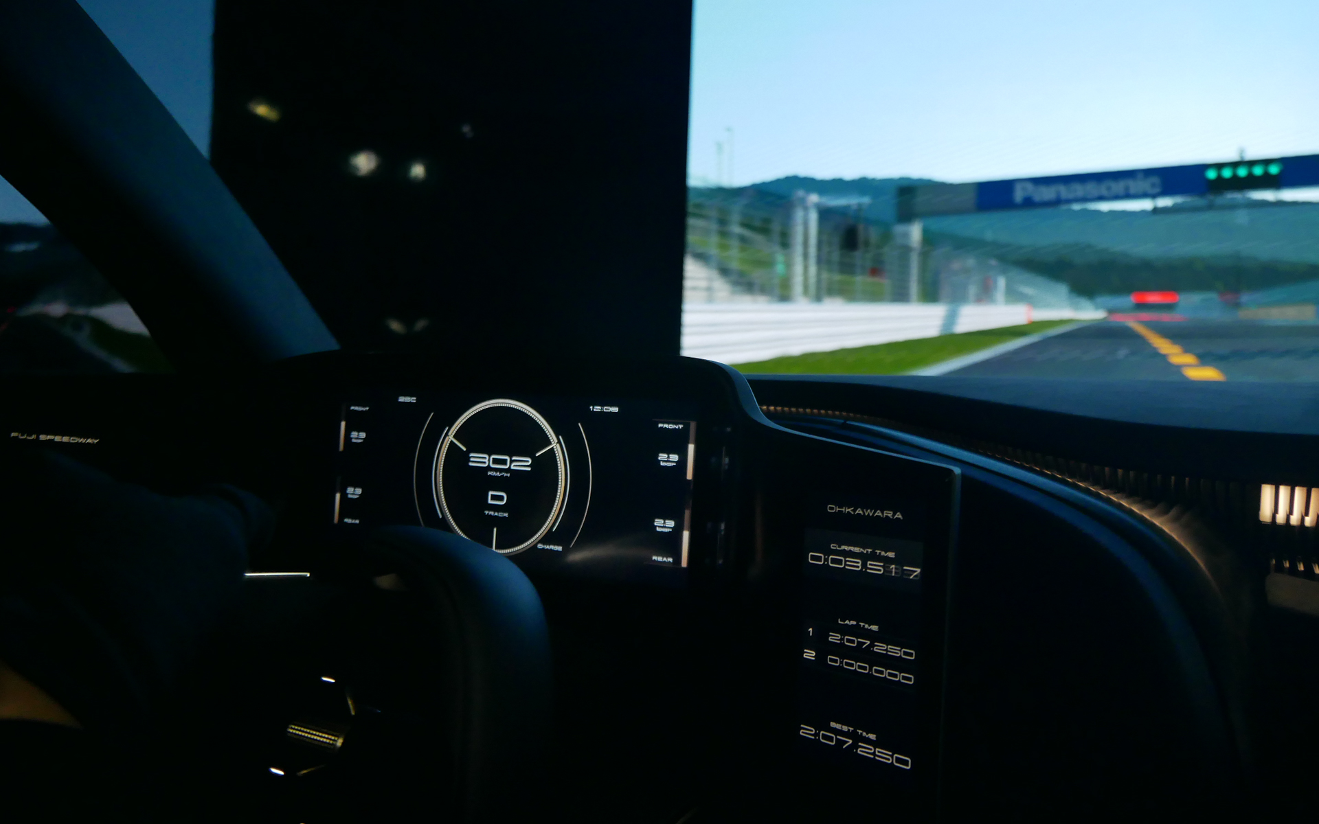 ホームストレートでは時速300kmをオーバーした