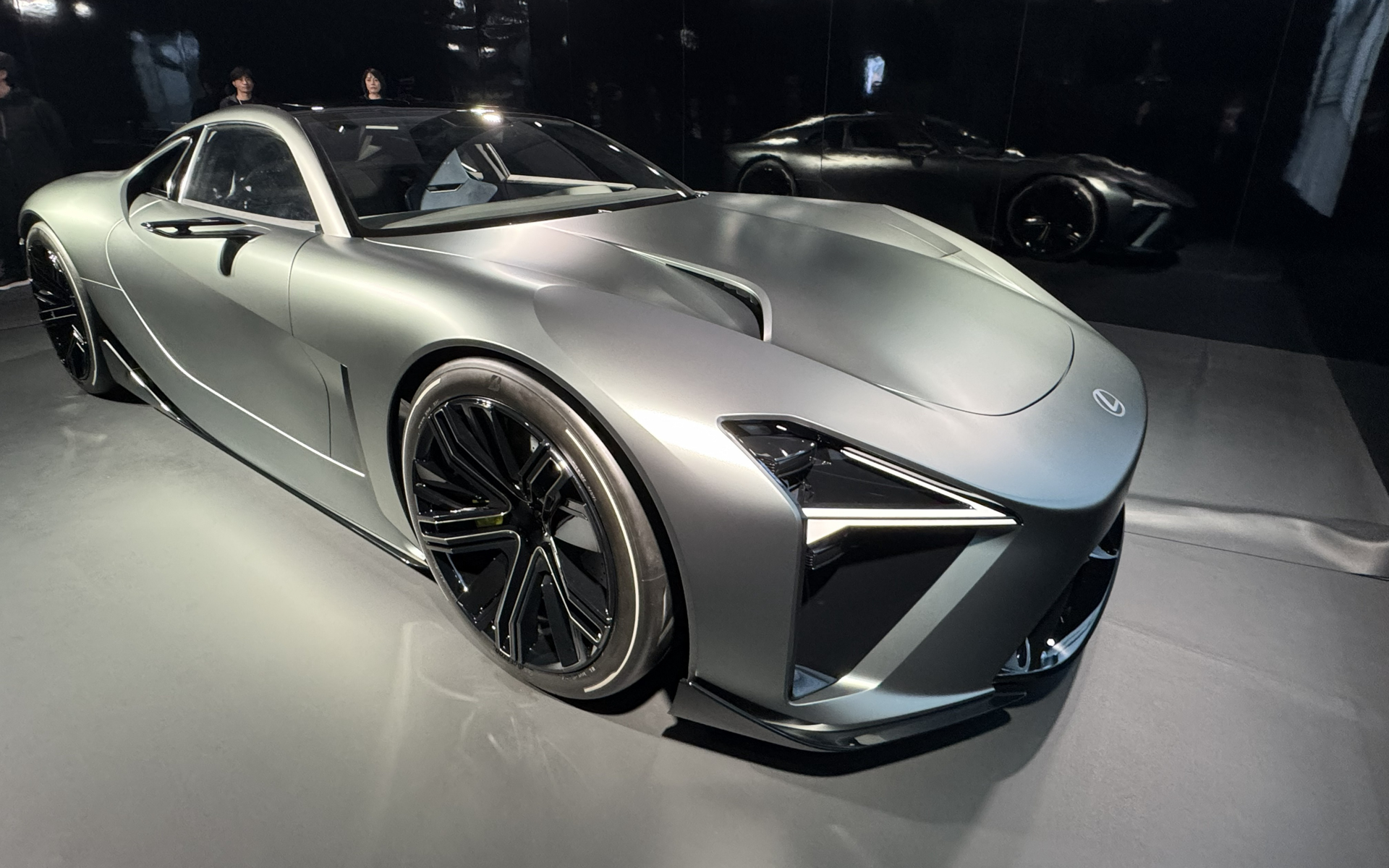 「LEXUS RealxVirtual Driving Concept powered by VR Cockpit」に置かれたレクサススポーツコンセプト